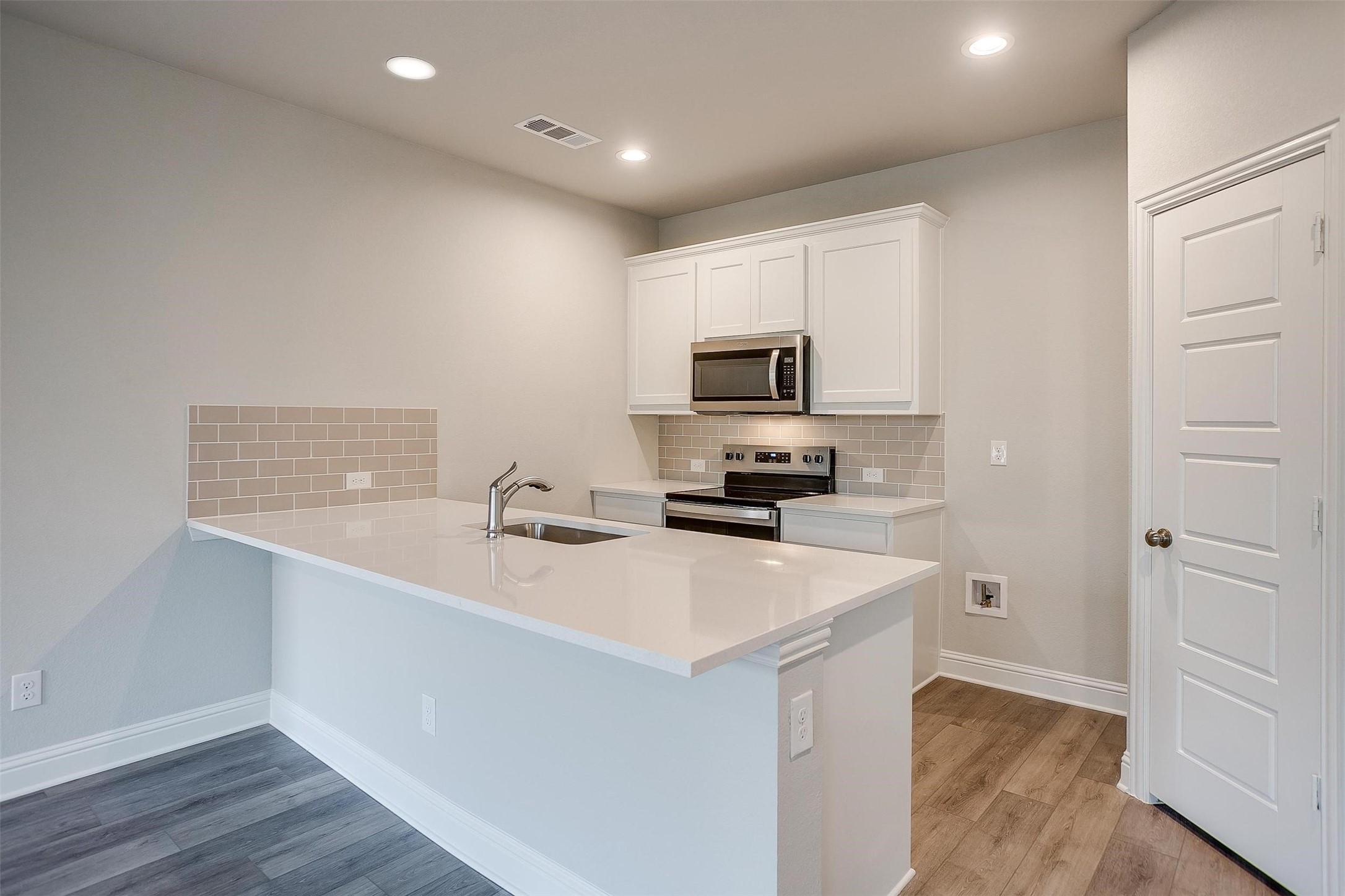 6820 Neals Way Arlington TX 76001