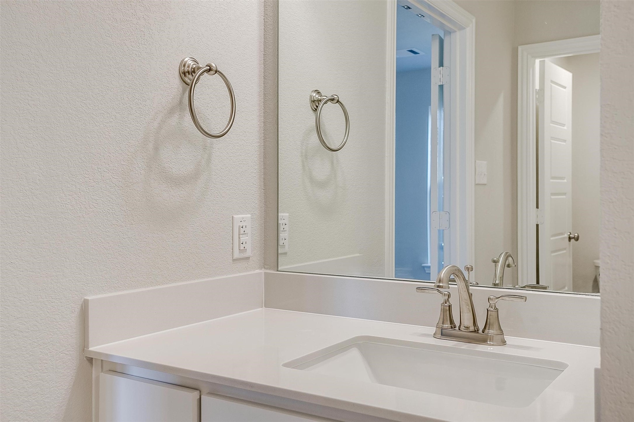 6820 Neals Way Arlington TX 76001