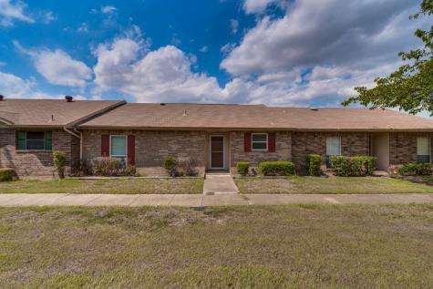 24 E Townhouse Lane Grand Prairie TX 75052