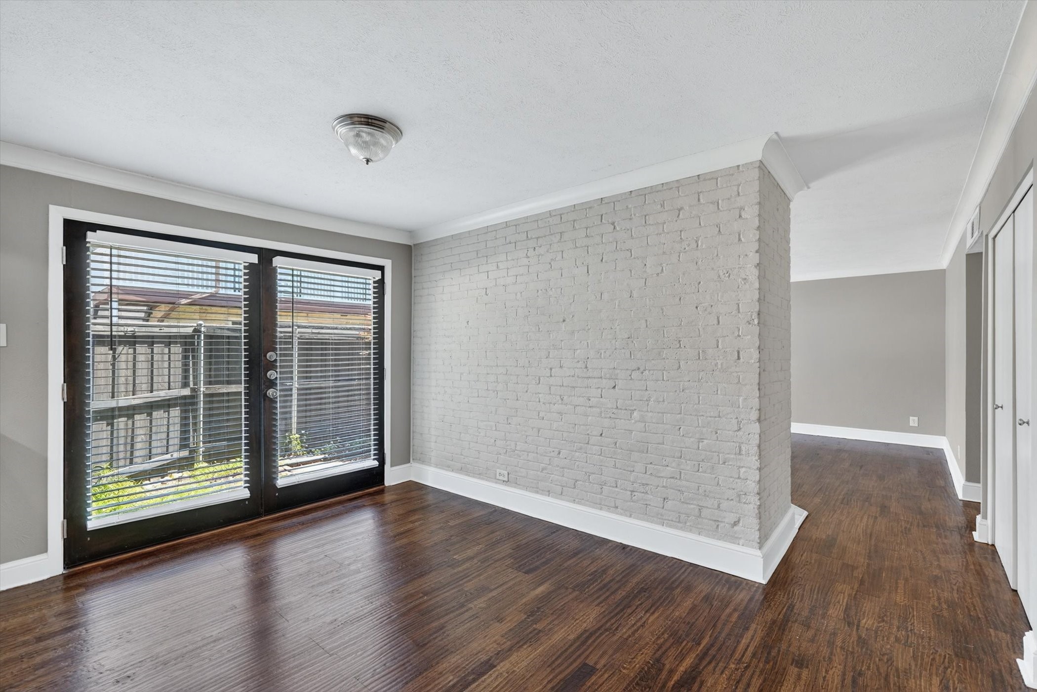 5932 Sandhurst Lane Dallas TX 75206