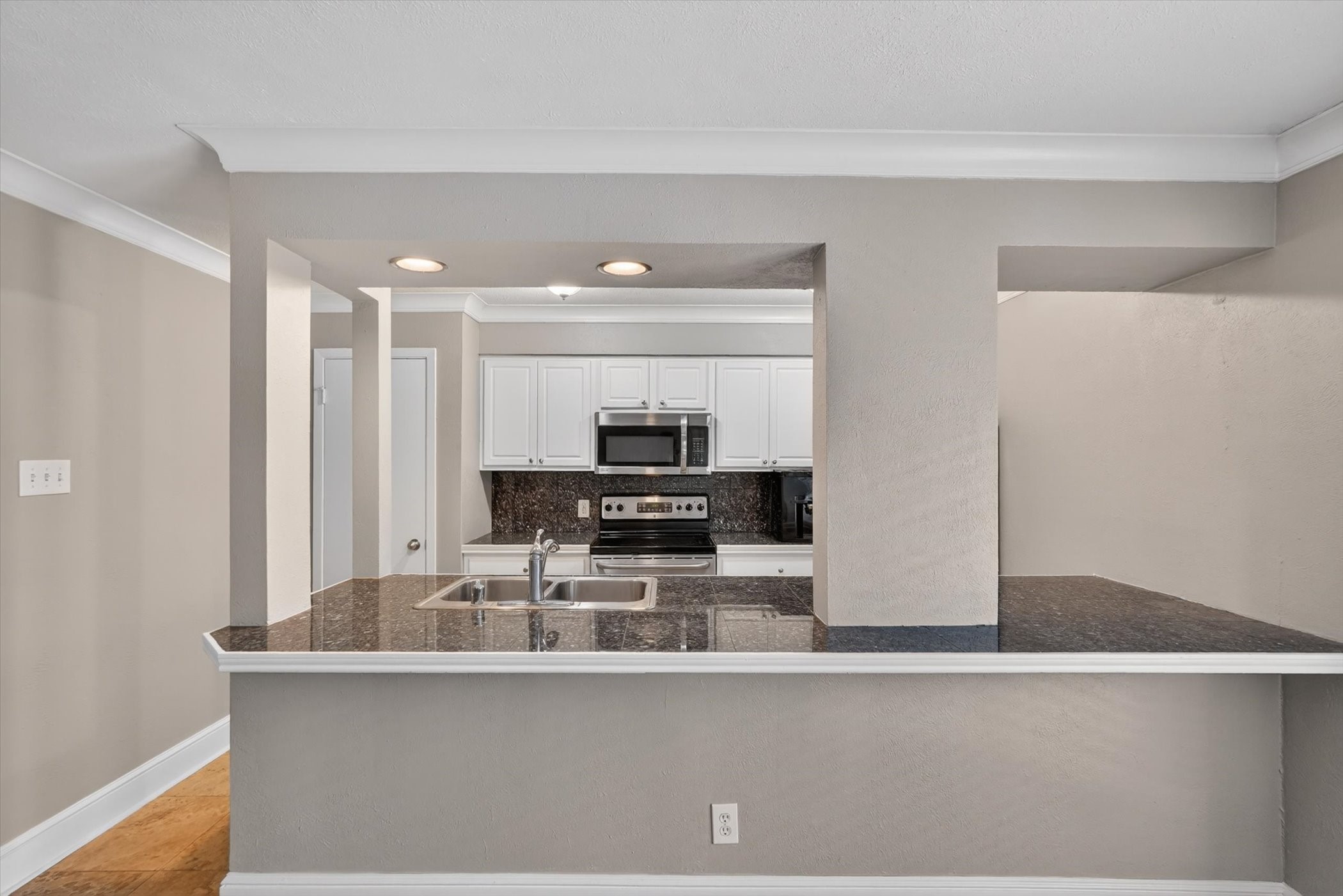 5932 Sandhurst Lane Dallas TX 75206