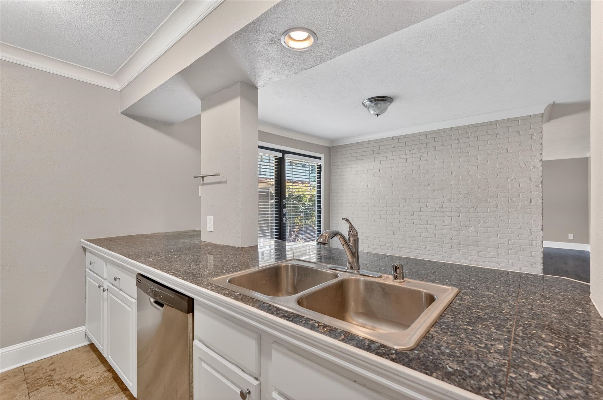 5932 Sandhurst Lane Dallas TX 75206