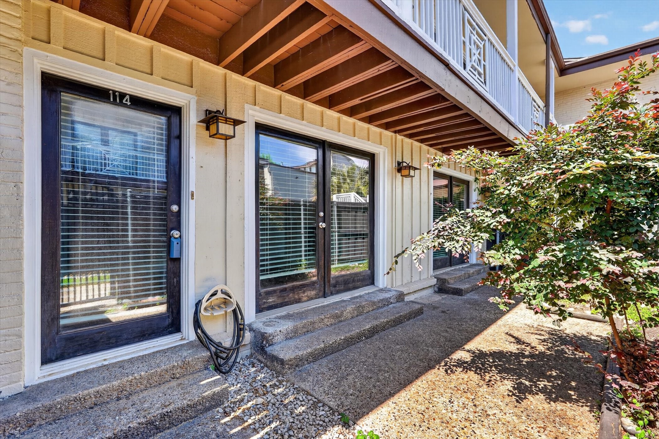 5932 Sandhurst Lane Dallas TX 75206