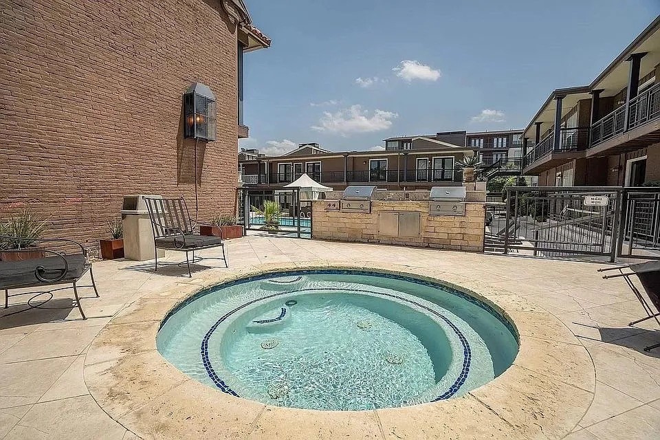 5932 Sandhurst Lane Dallas TX 75206