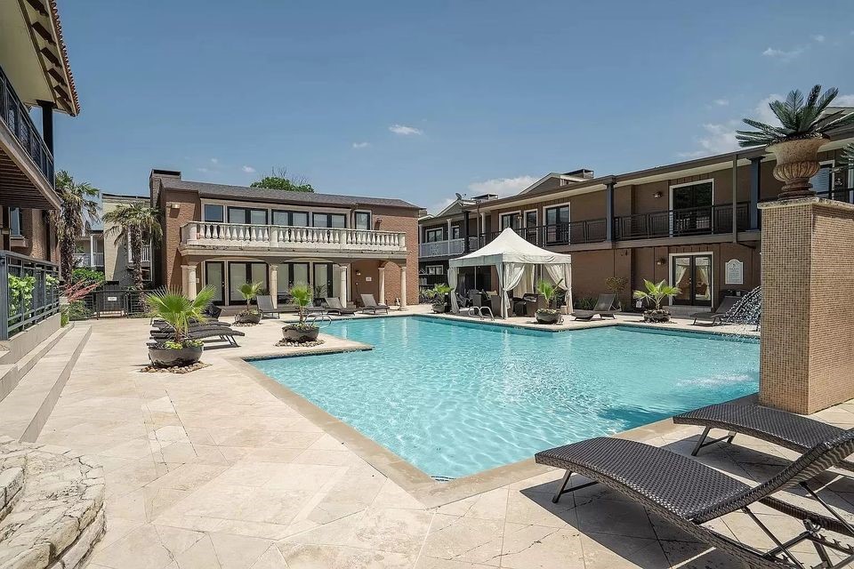 5932 Sandhurst Lane Dallas TX 75206