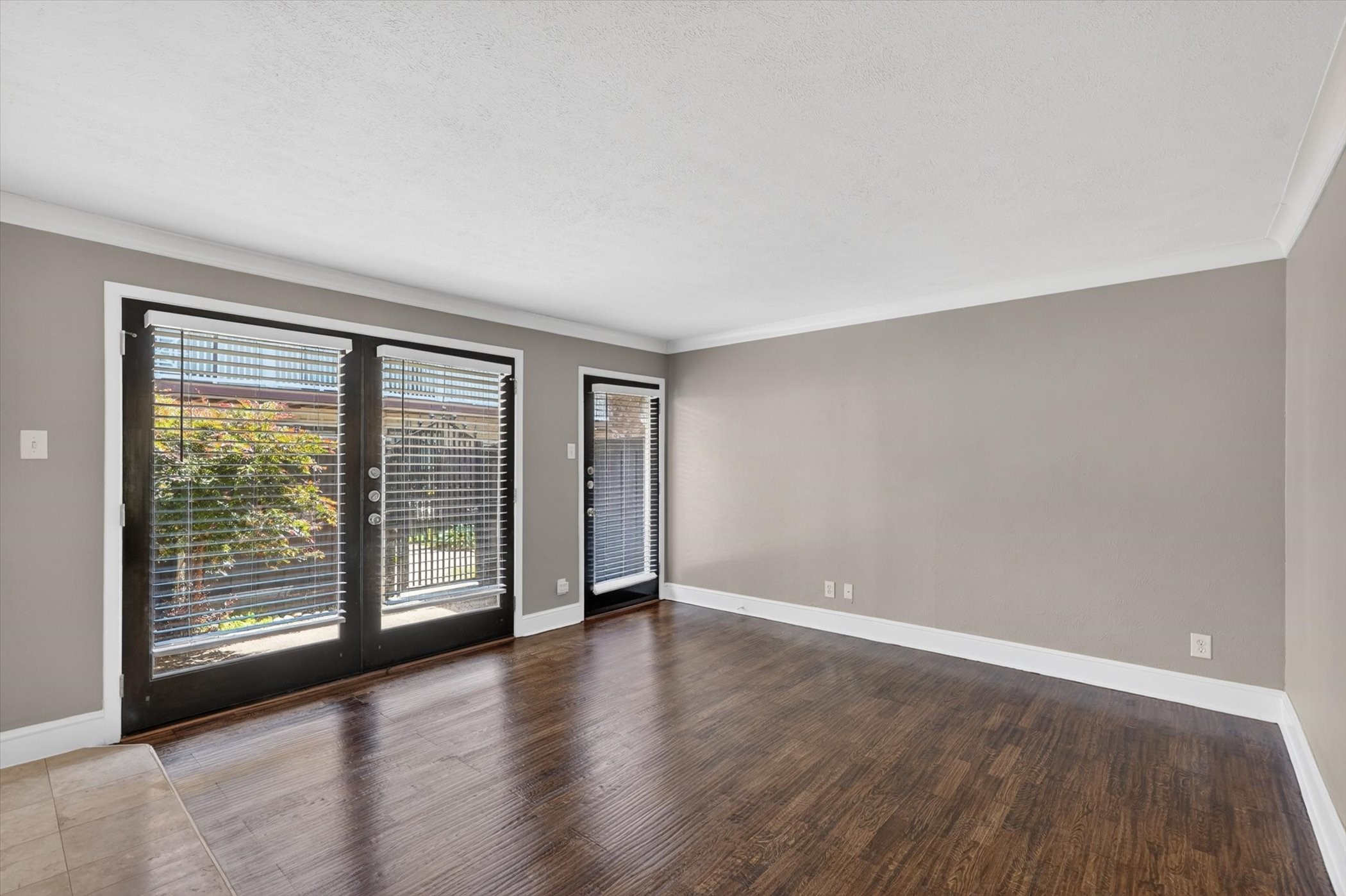 5932 Sandhurst Lane Dallas TX 75206