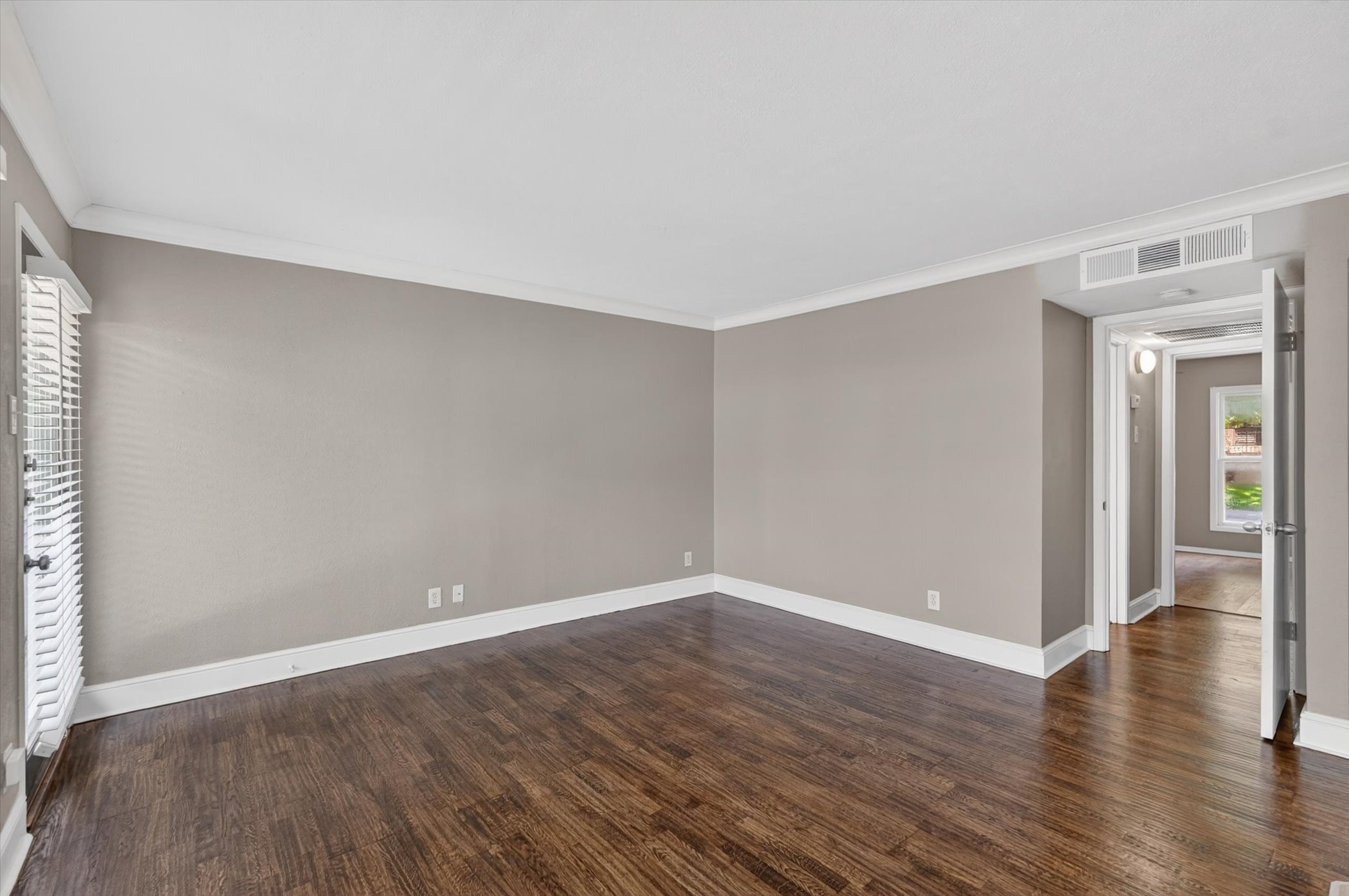 5932 Sandhurst Lane Dallas TX 75206