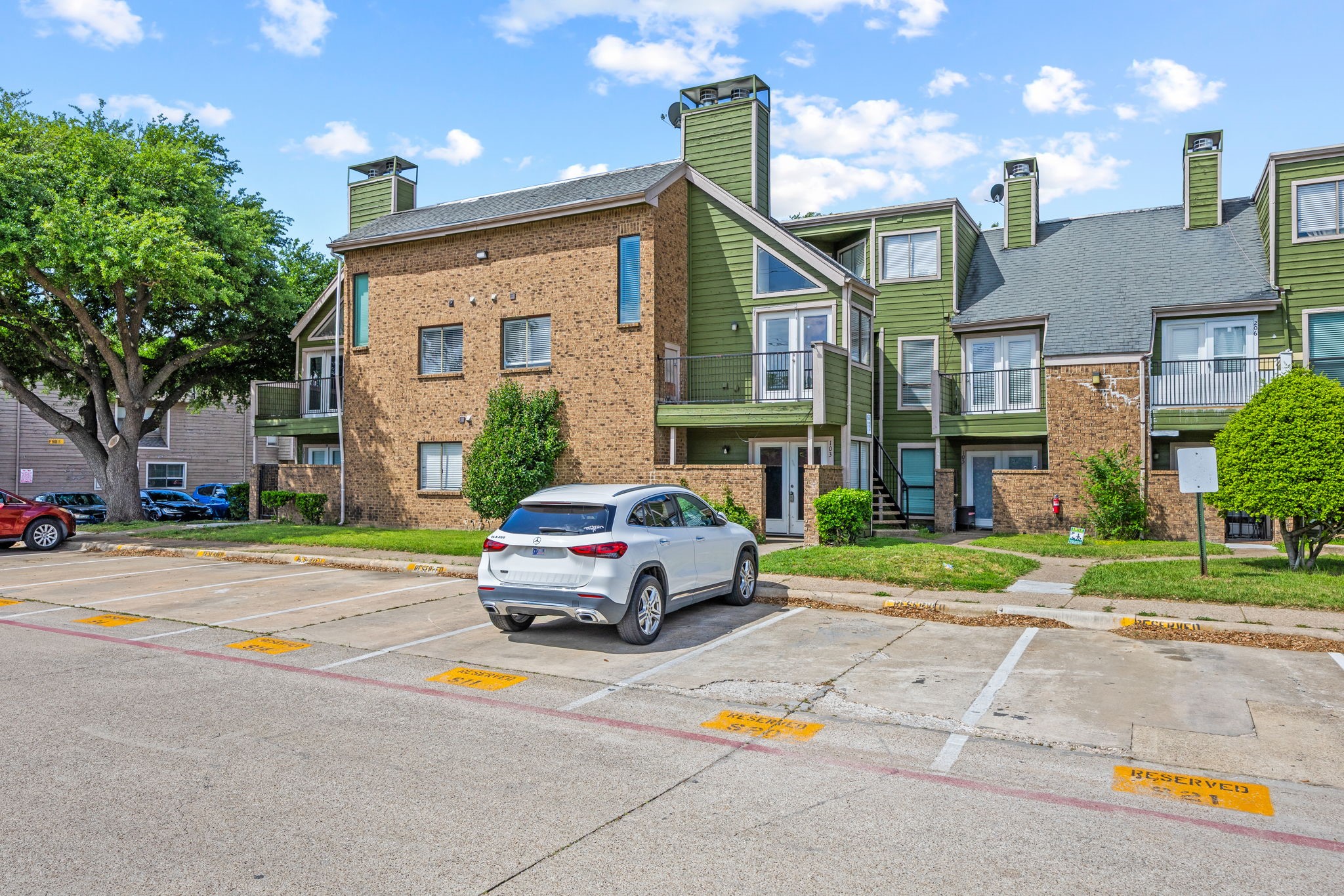9837 Walnut Street Dallas TX 75243