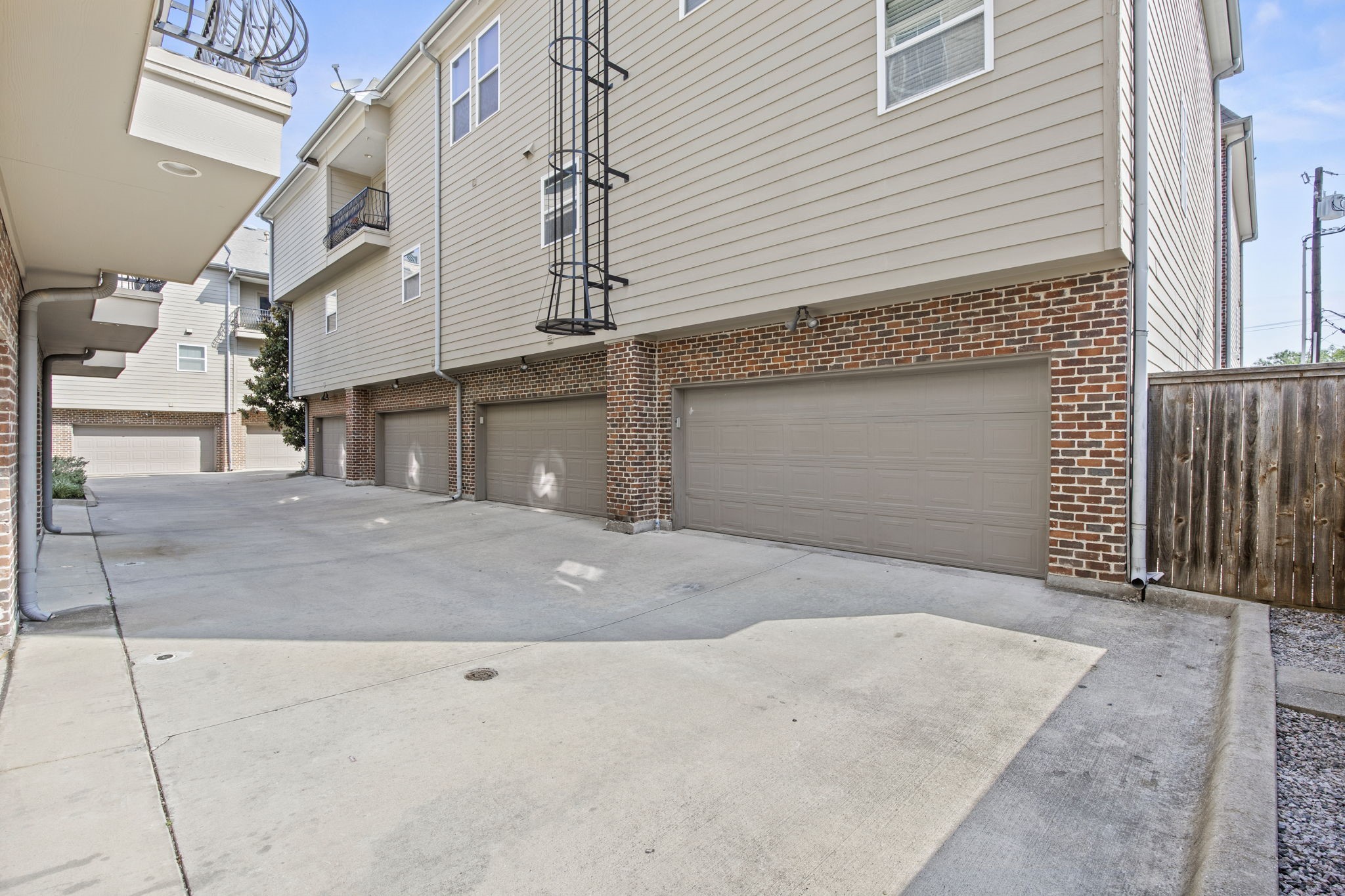 3200 Ross Avenue Dallas TX 75204