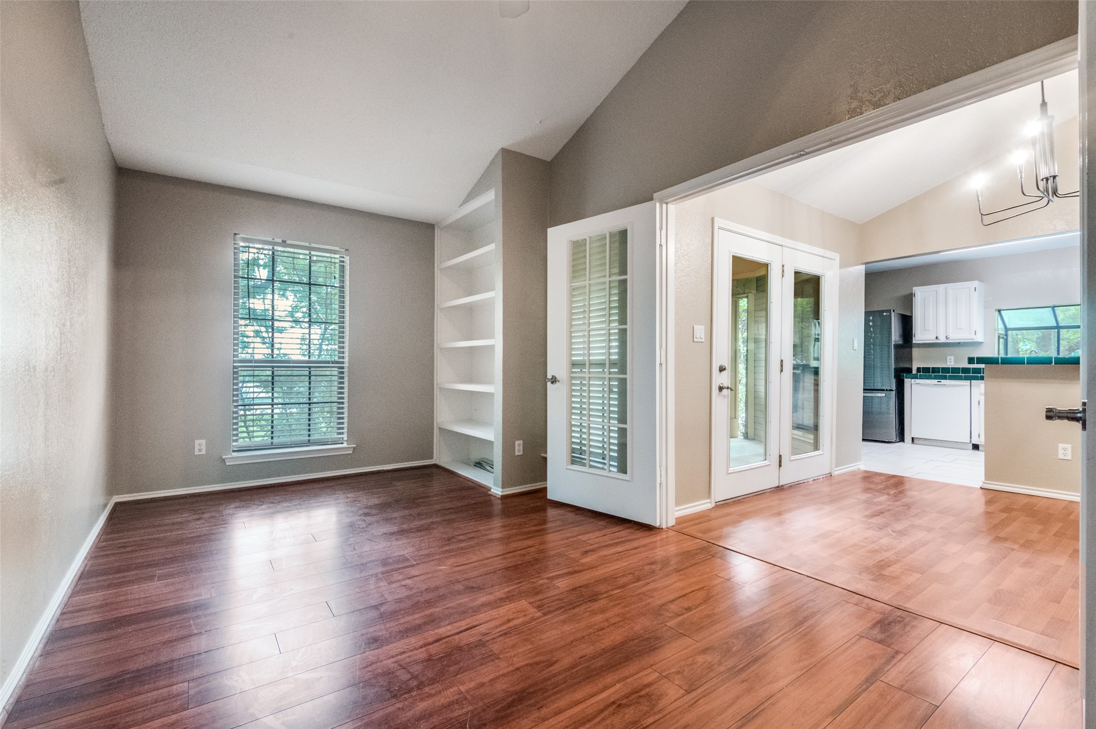 4502 Forestgate Drive Arlington TX 76017
