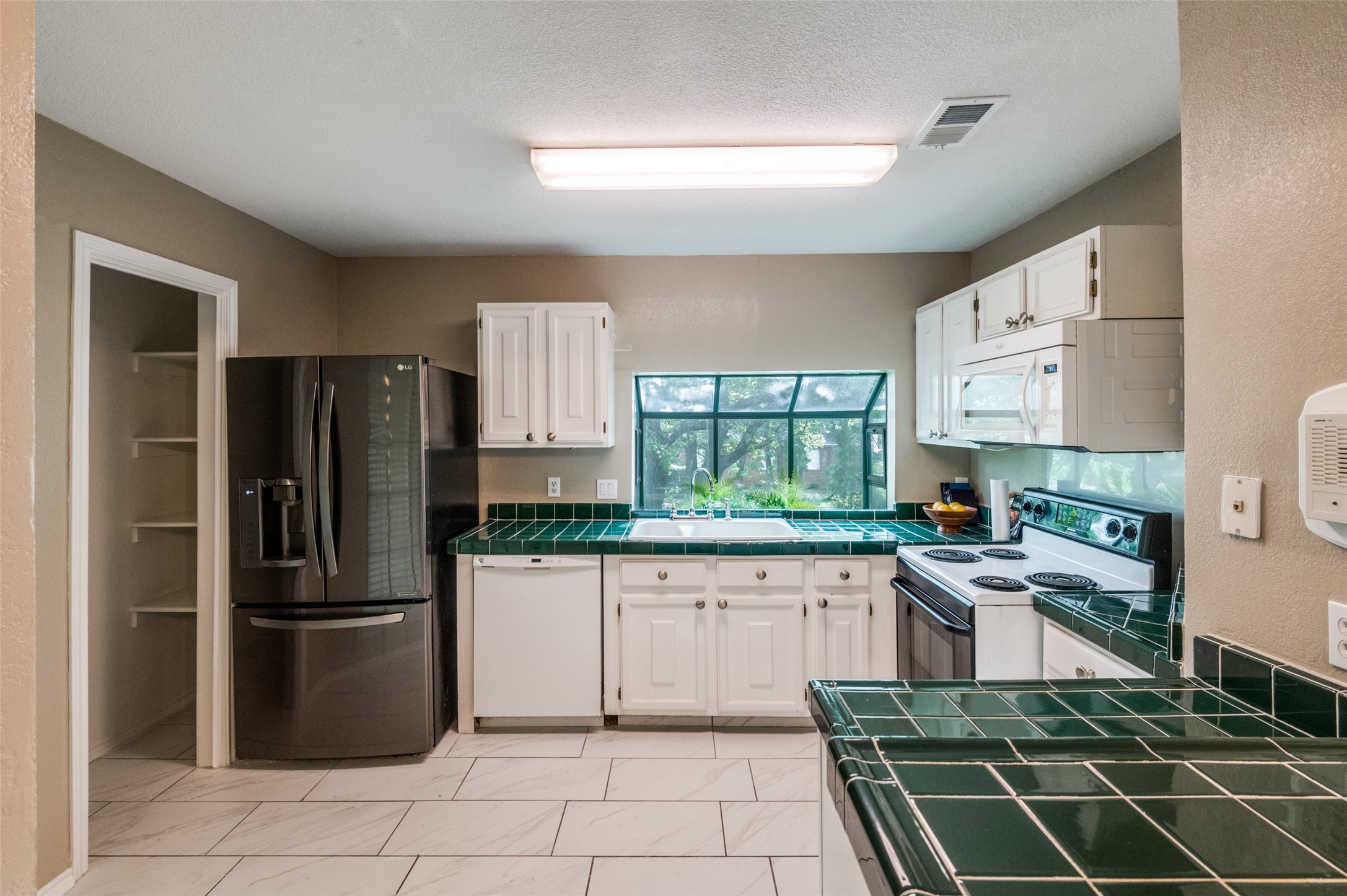 4502 Forestgate Drive Arlington TX 76017