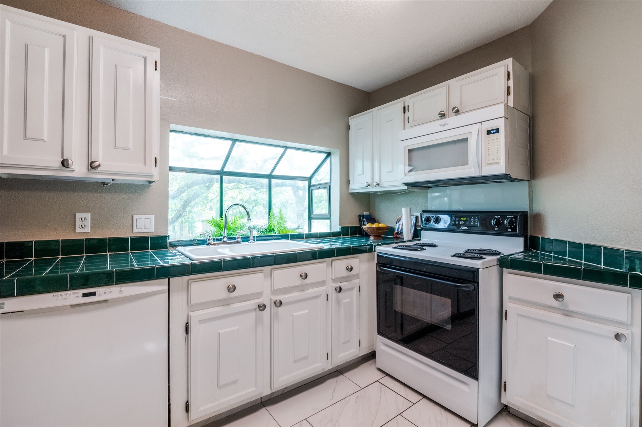 4502 Forestgate Drive Arlington TX 76017