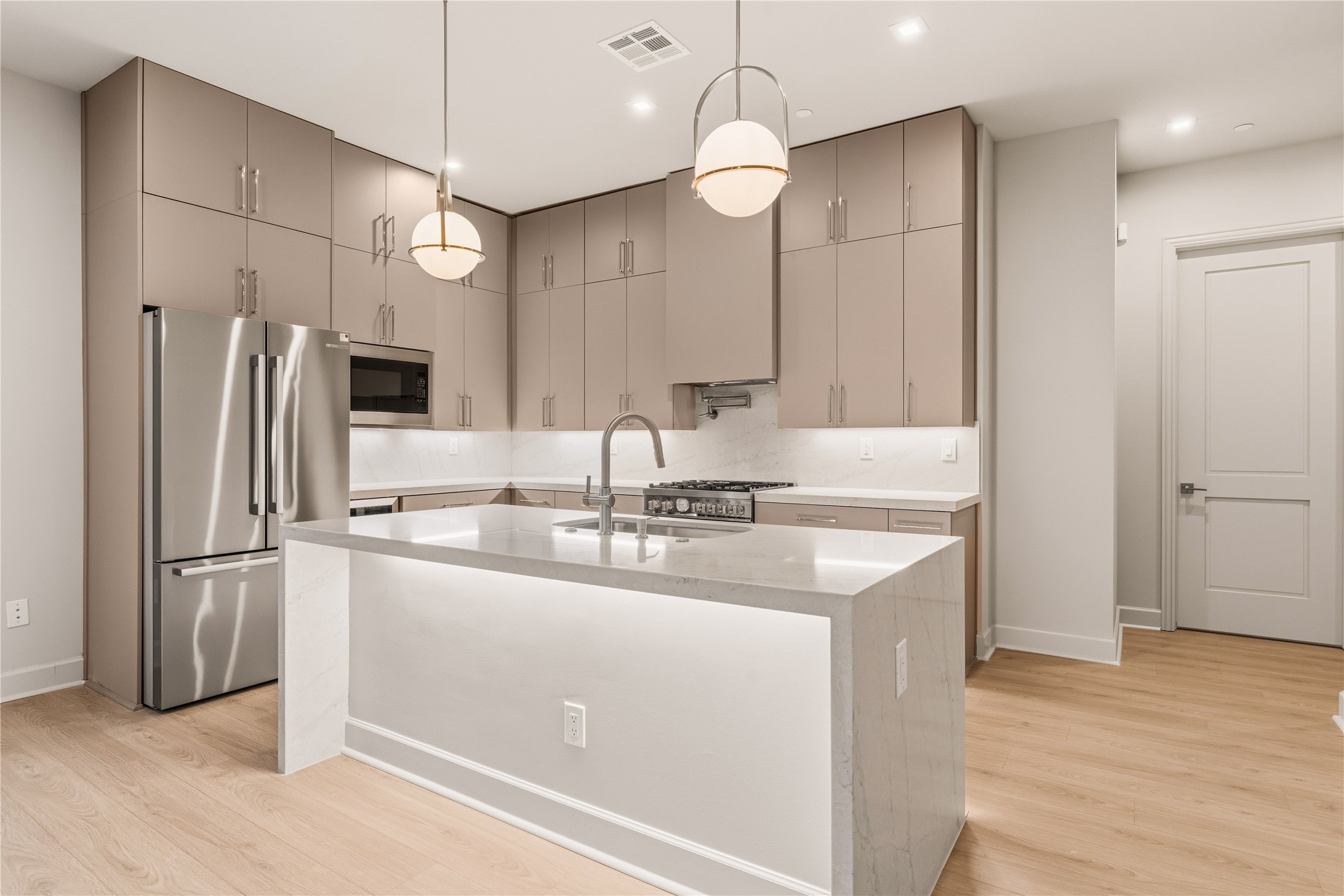 1900 S Ervay Street Dallas TX 75215