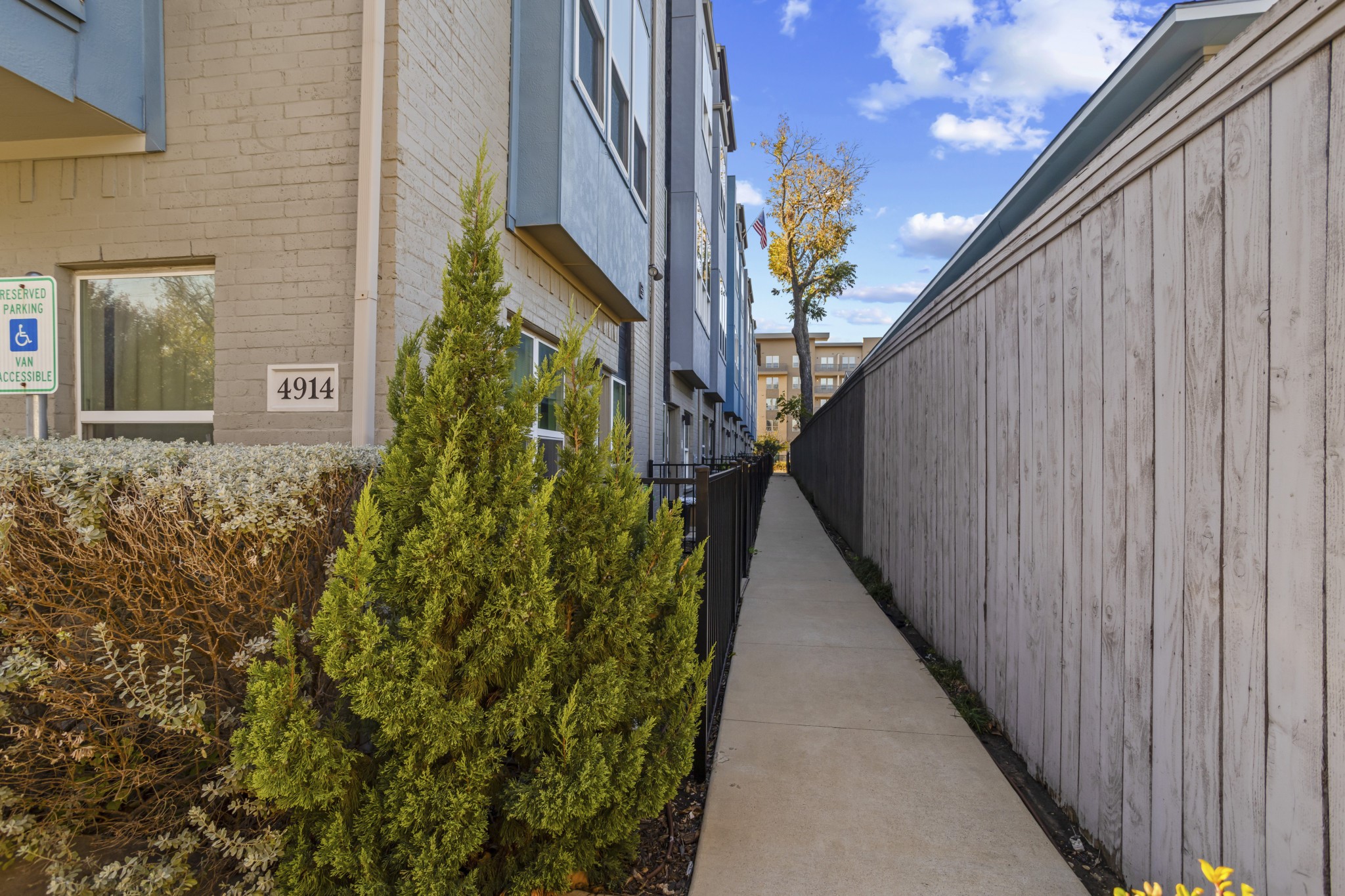 4914 Live Oak Street Dallas TX 75206
