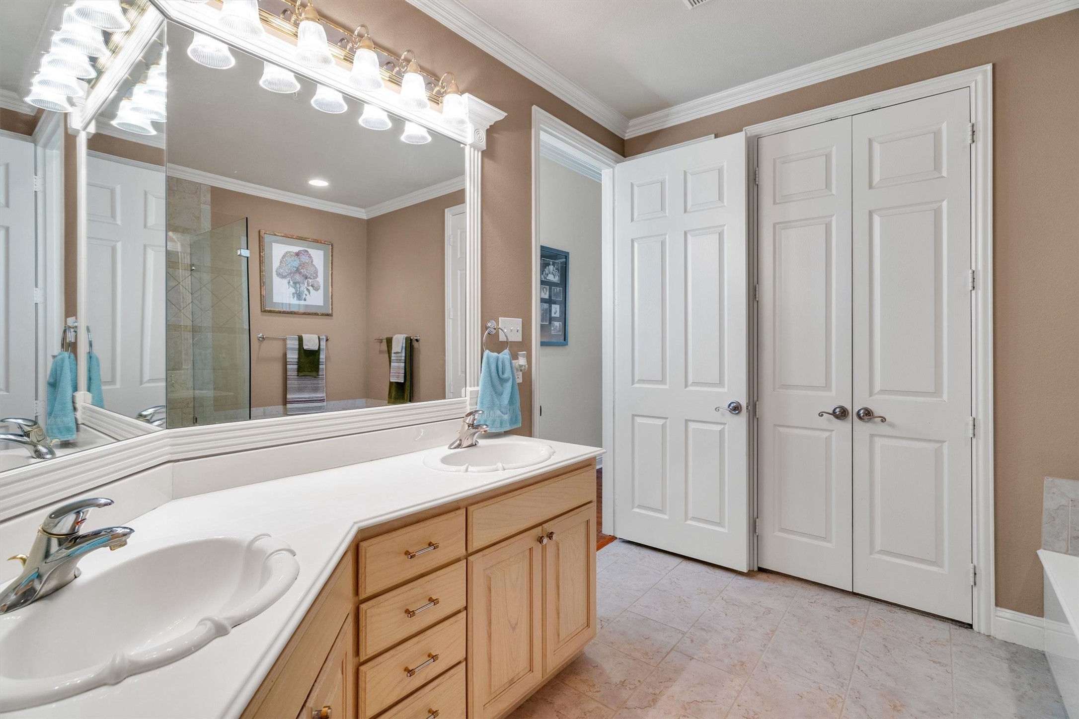2548 Corbeau Drive Irving TX 75038