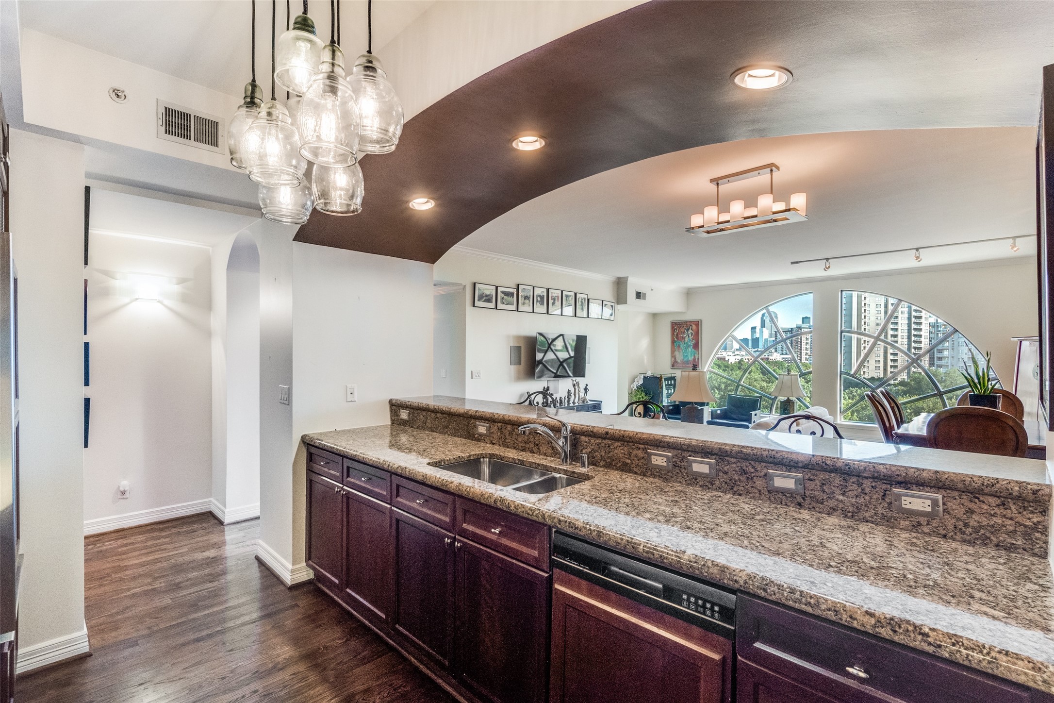 3401 Lee Parkway Dallas TX 75219