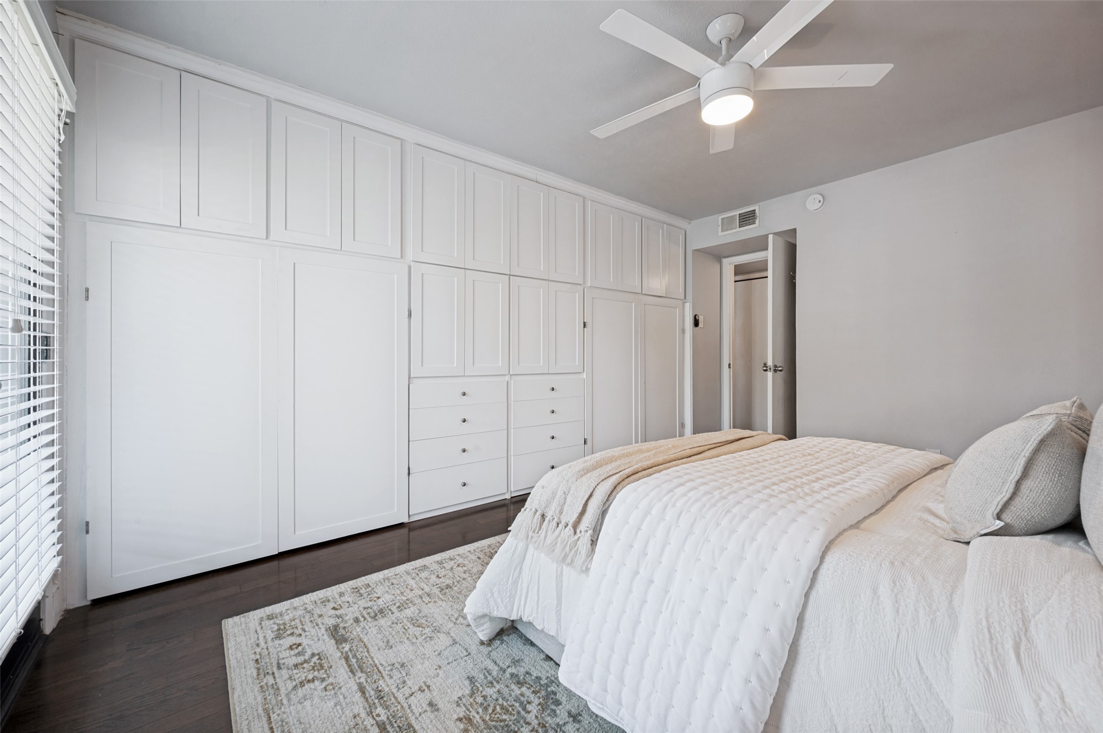 5930 Sandhurst Lane Dallas TX 75206