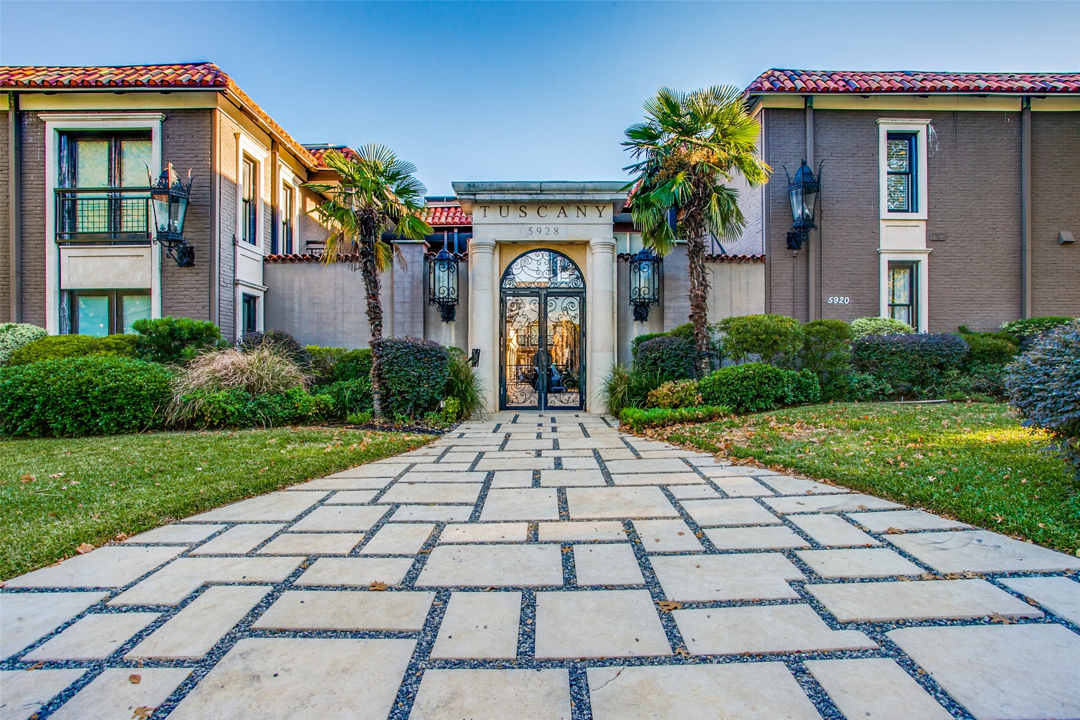 5930 Sandhurst Lane Dallas TX 75206