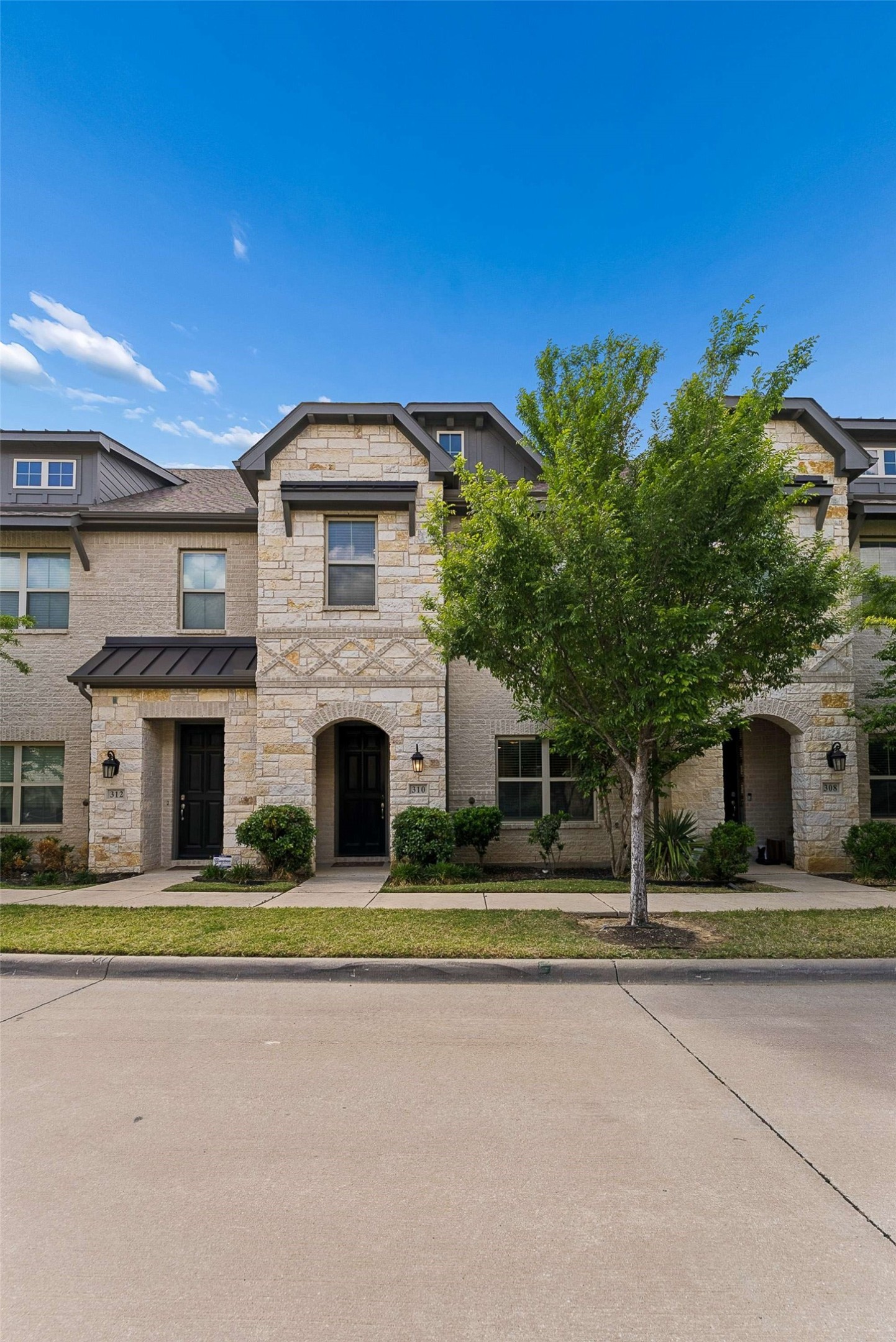 310 Ferndale Street Lewisville TX 75056