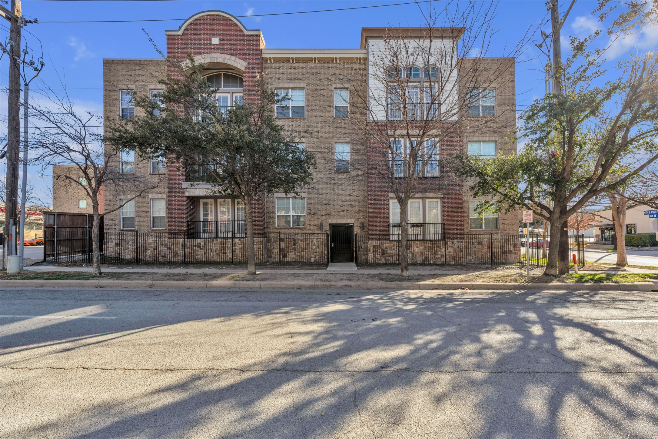 Fort Worth TX, 1025 W 10th Street, Unit 2105