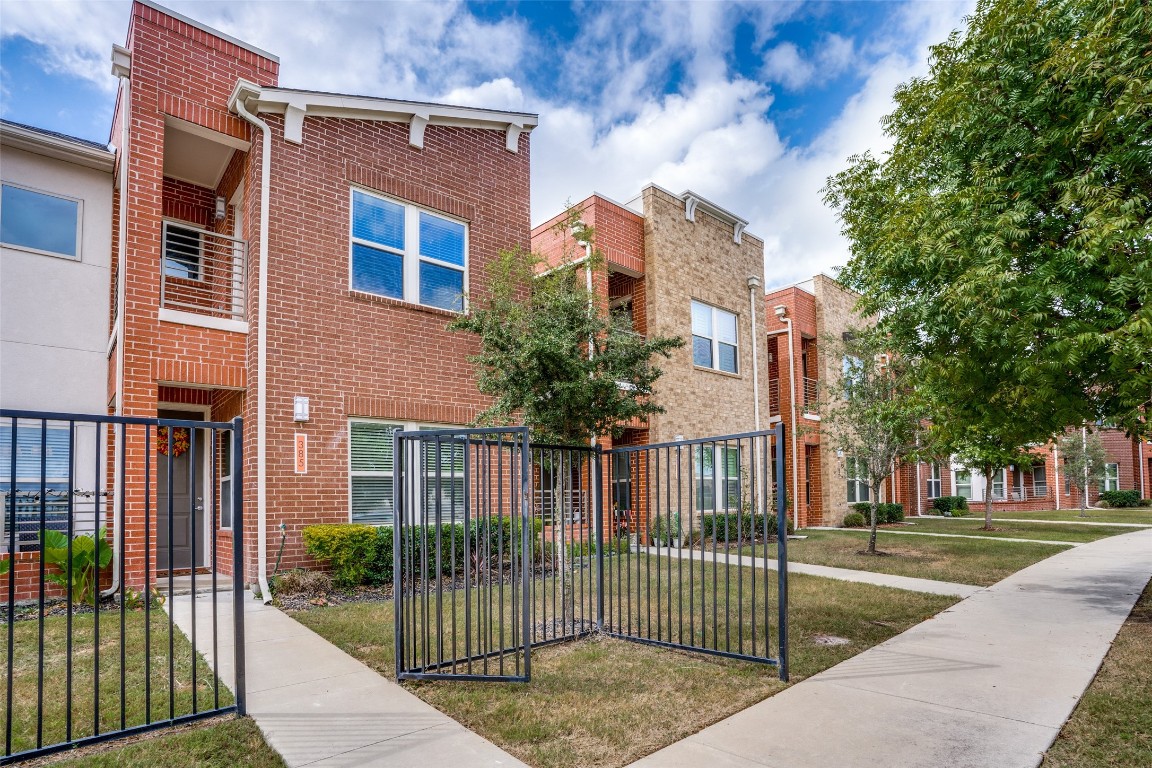 385 Tonga Street Dallas TX 75203