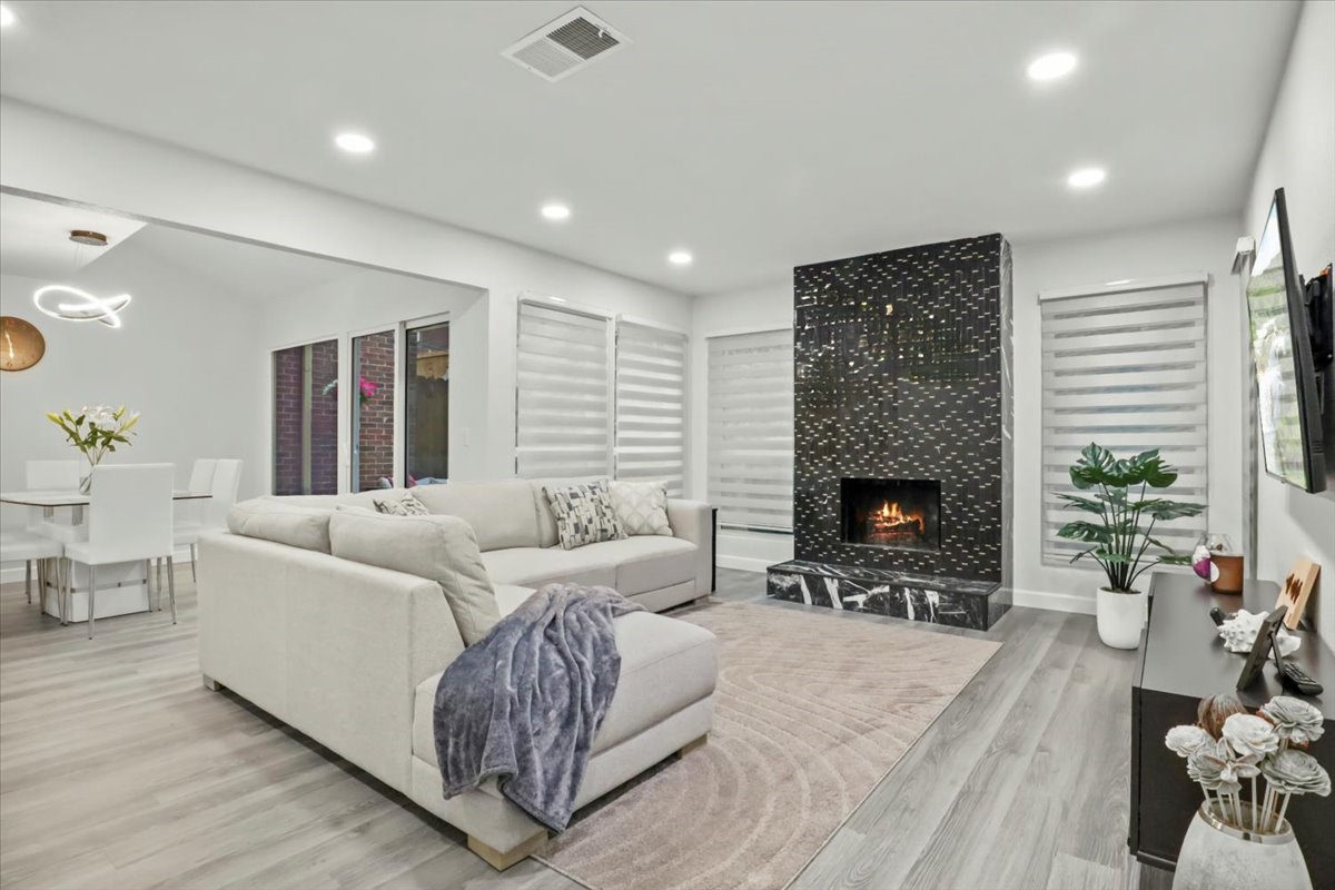 1916 Shorewood Drive Grapevine TX 76051