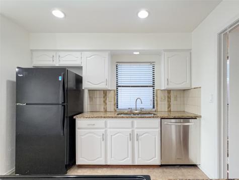 17490 Meandering Way Dallas TX 75252