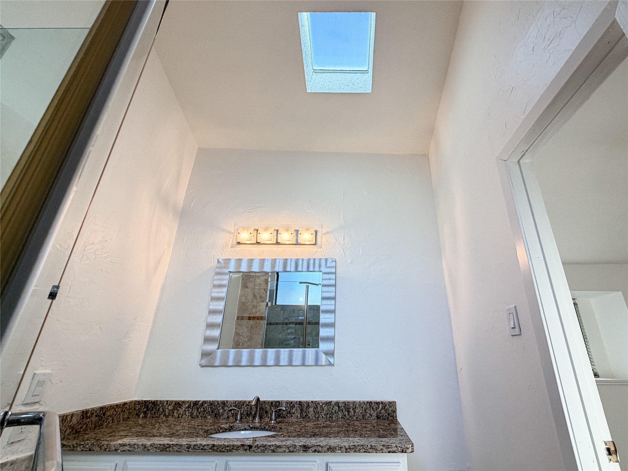 17490 Meandering Way Dallas TX 75252