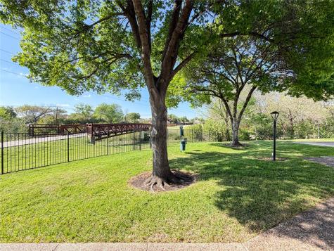 17490 Meandering Way Dallas TX 75252