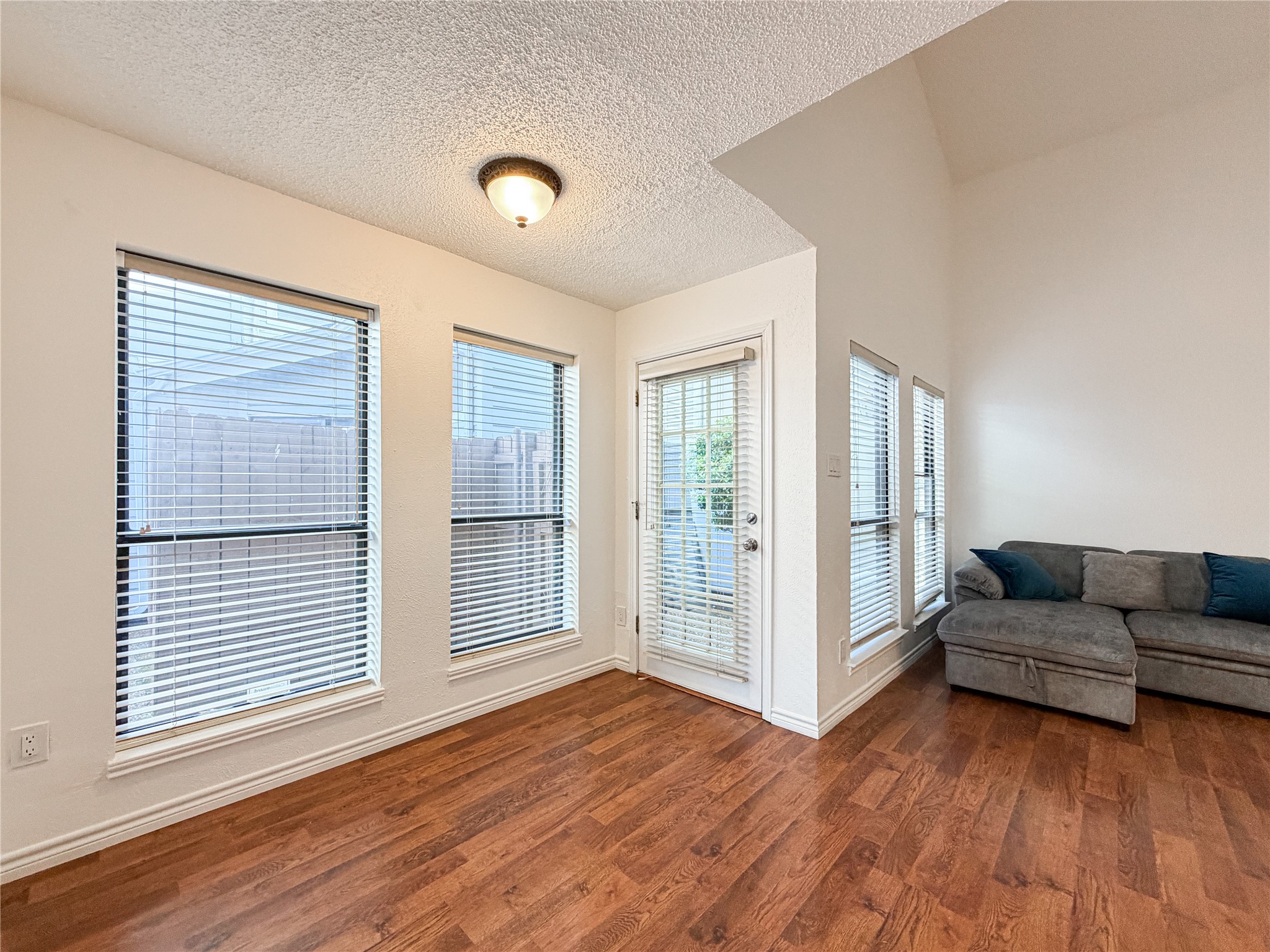 17490 Meandering Way Dallas TX 75252