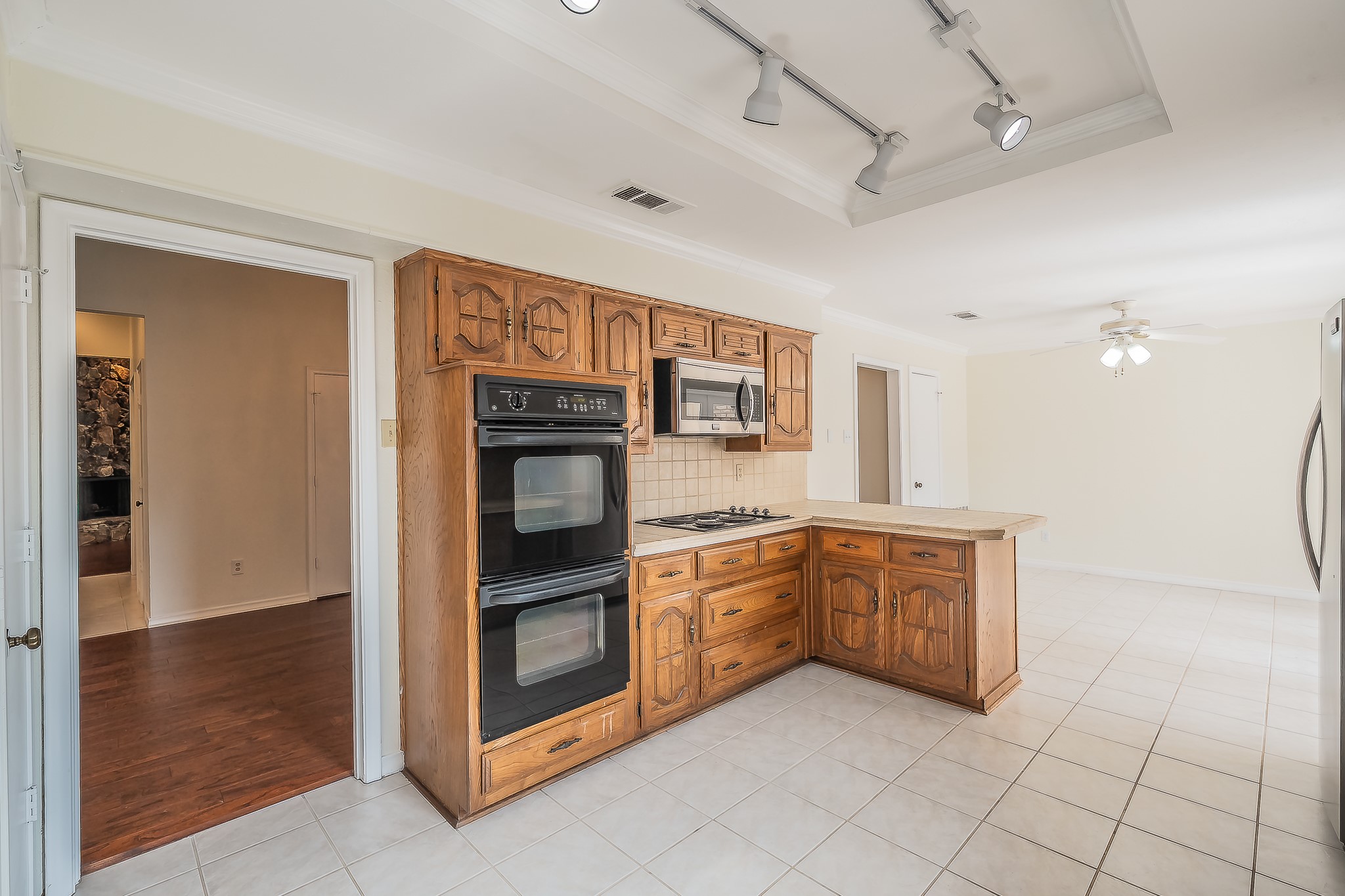 3020 Stonehenge Lane Carrollton TX 75006