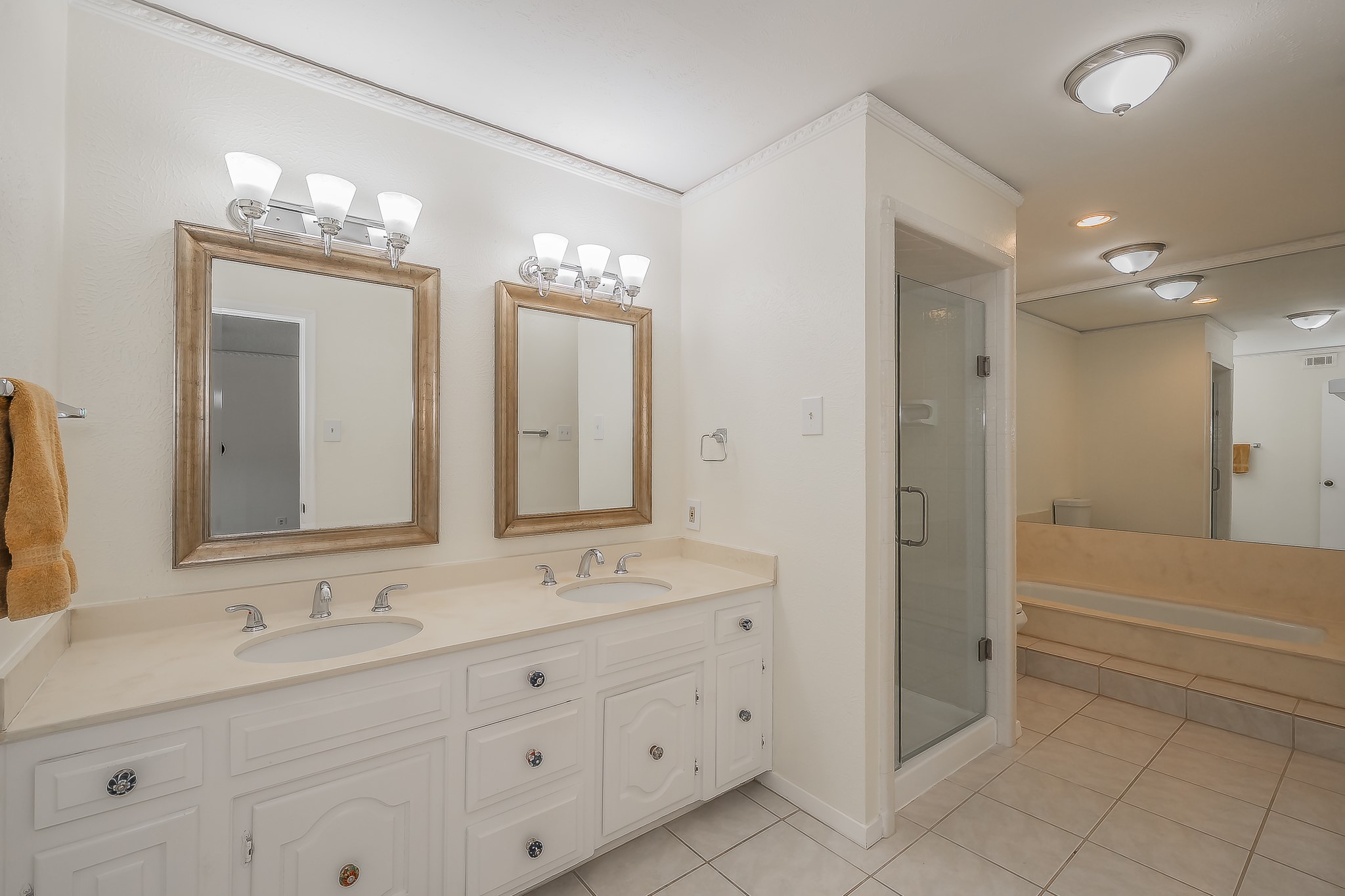 3020 Stonehenge Lane Carrollton TX 75006