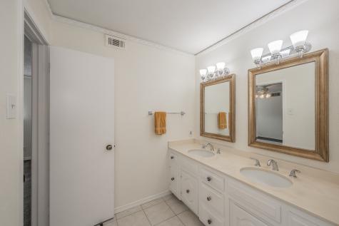 3020 Stonehenge Lane Carrollton TX 75006