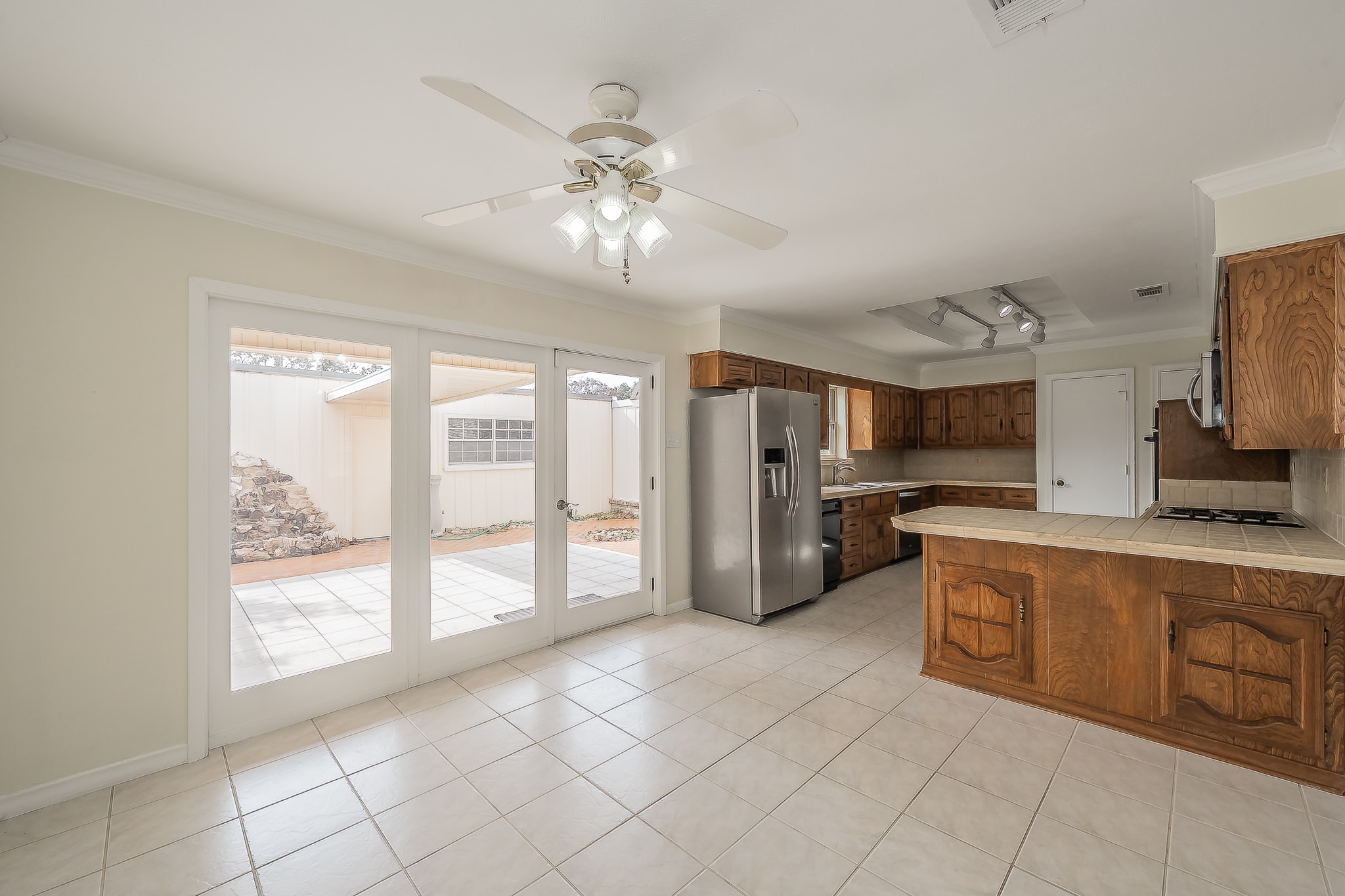 3020 Stonehenge Lane Carrollton TX 75006