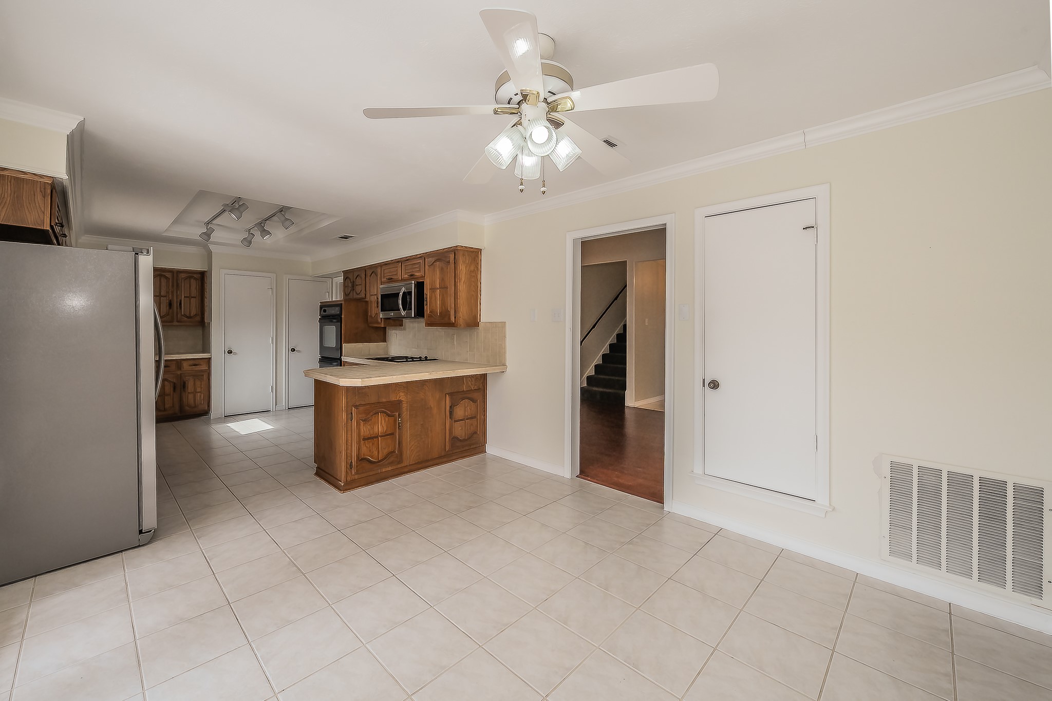 3020 Stonehenge Lane Carrollton TX 75006