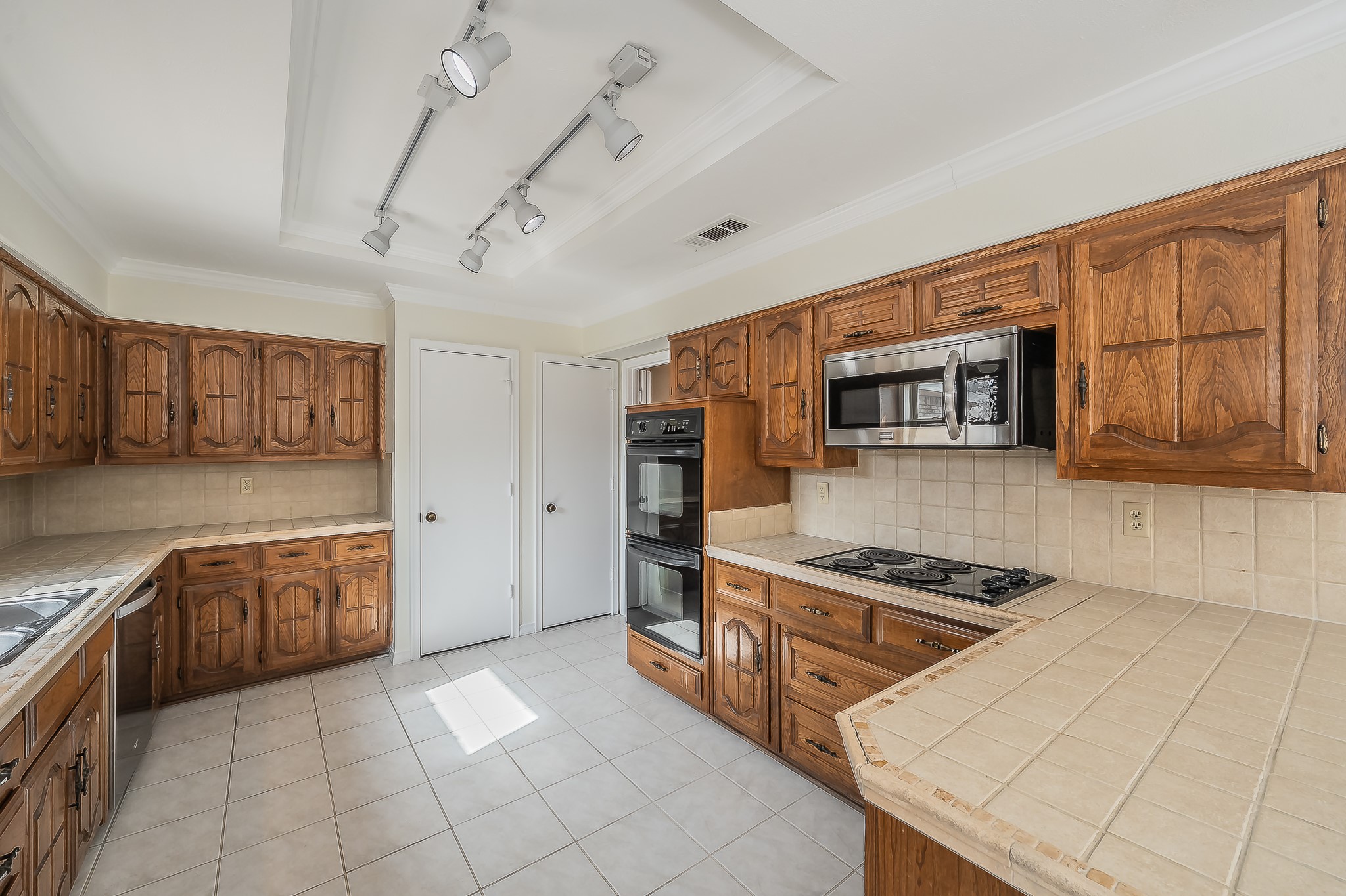 3020 Stonehenge Lane Carrollton TX 75006