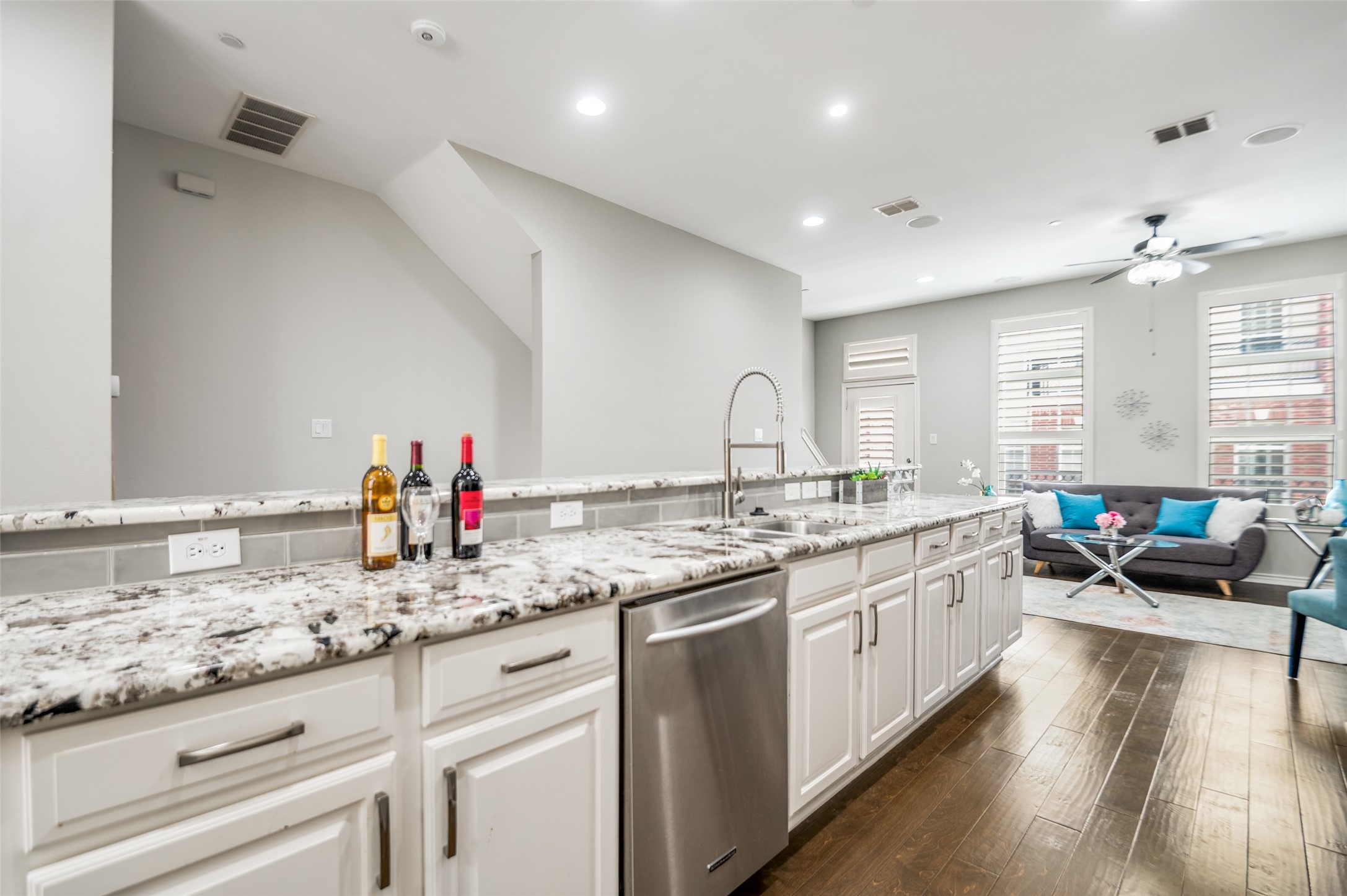15846 Breedlove Place Addison TX 75001