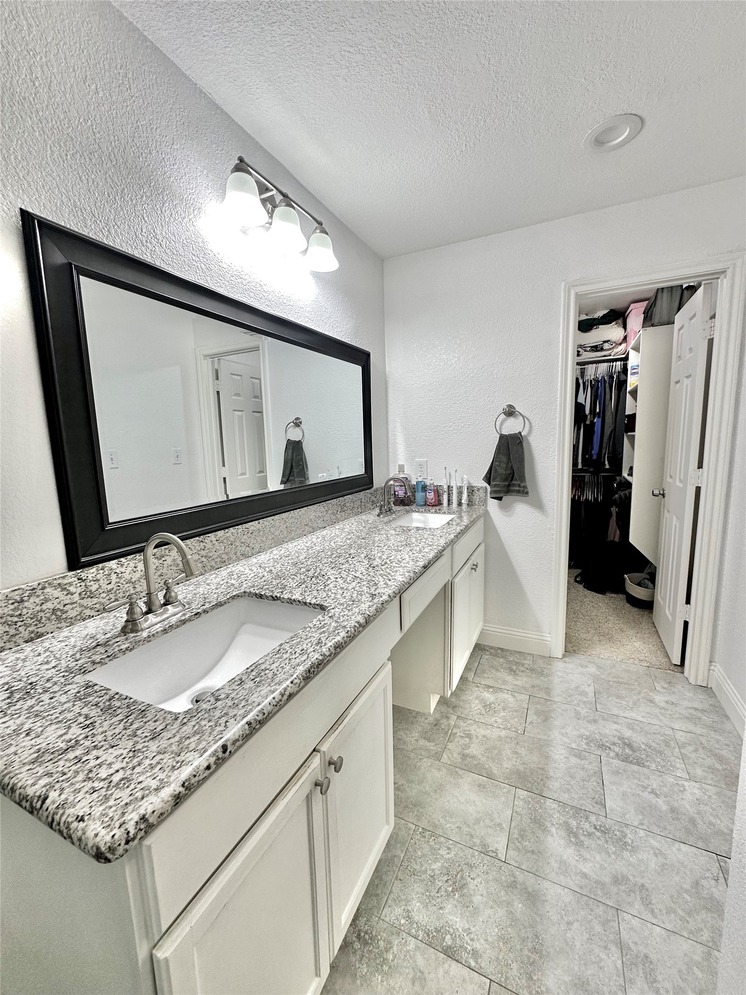 213 Cimarron Trail Irving TX 75063