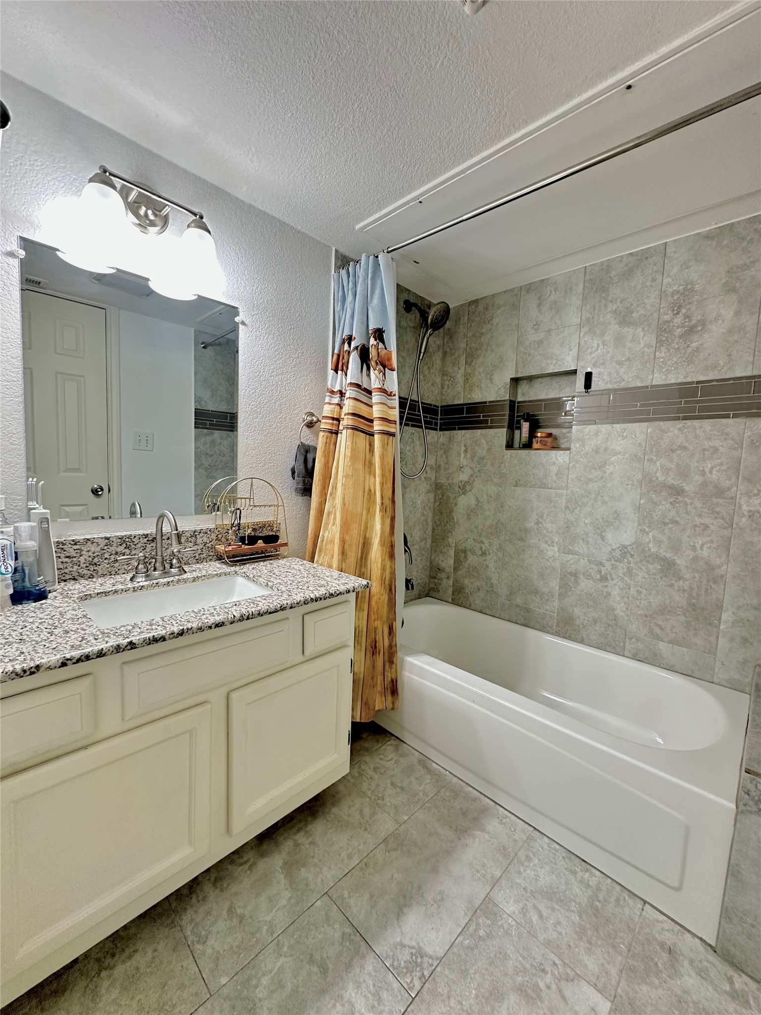 213 Cimarron Trail Irving TX 75063