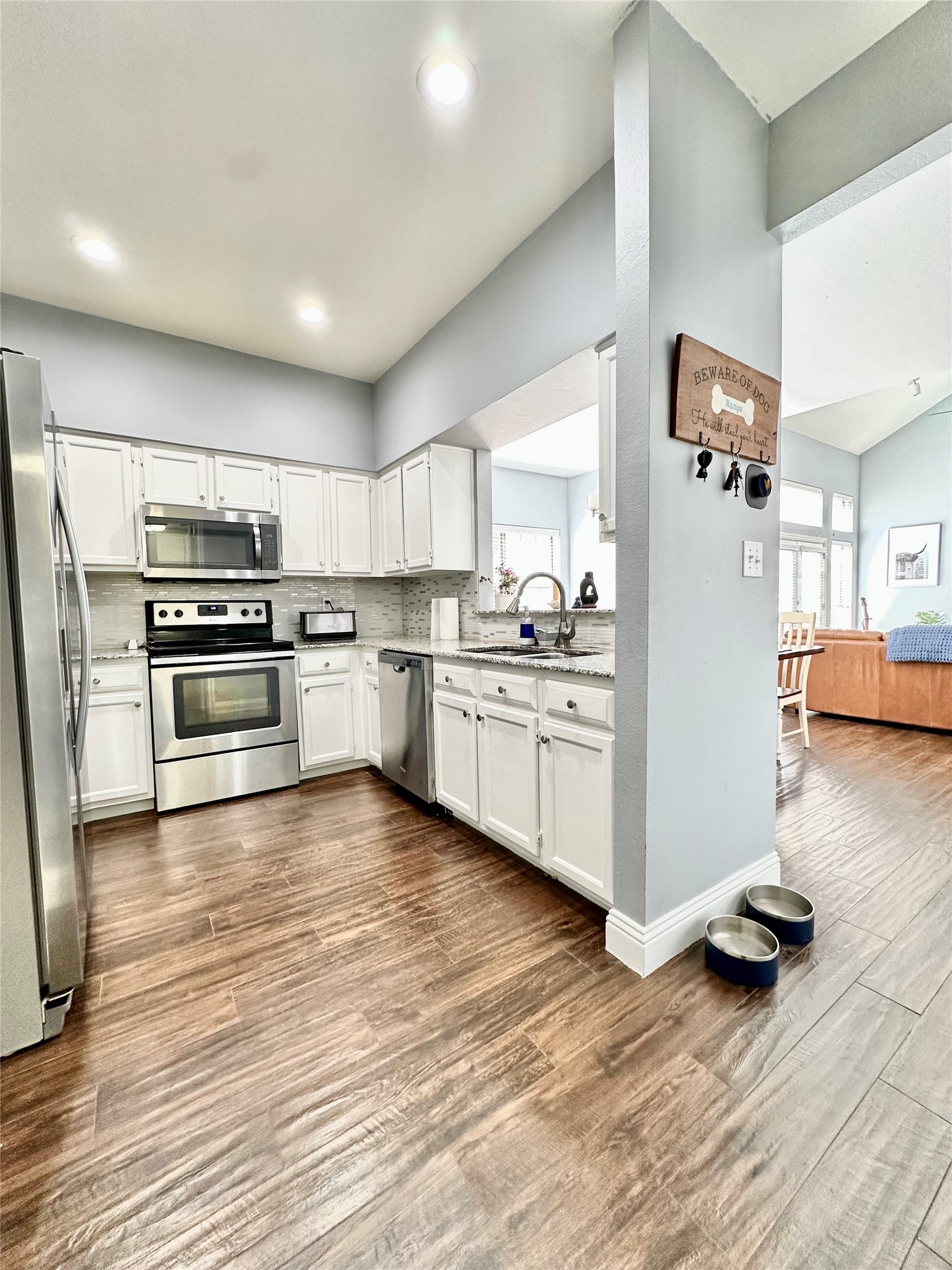 213 Cimarron Trail Irving TX 75063