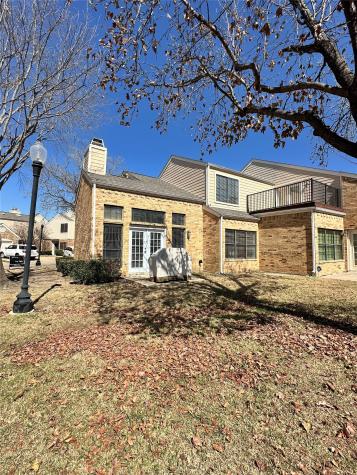 213 Cimarron Trail Irving TX 75063