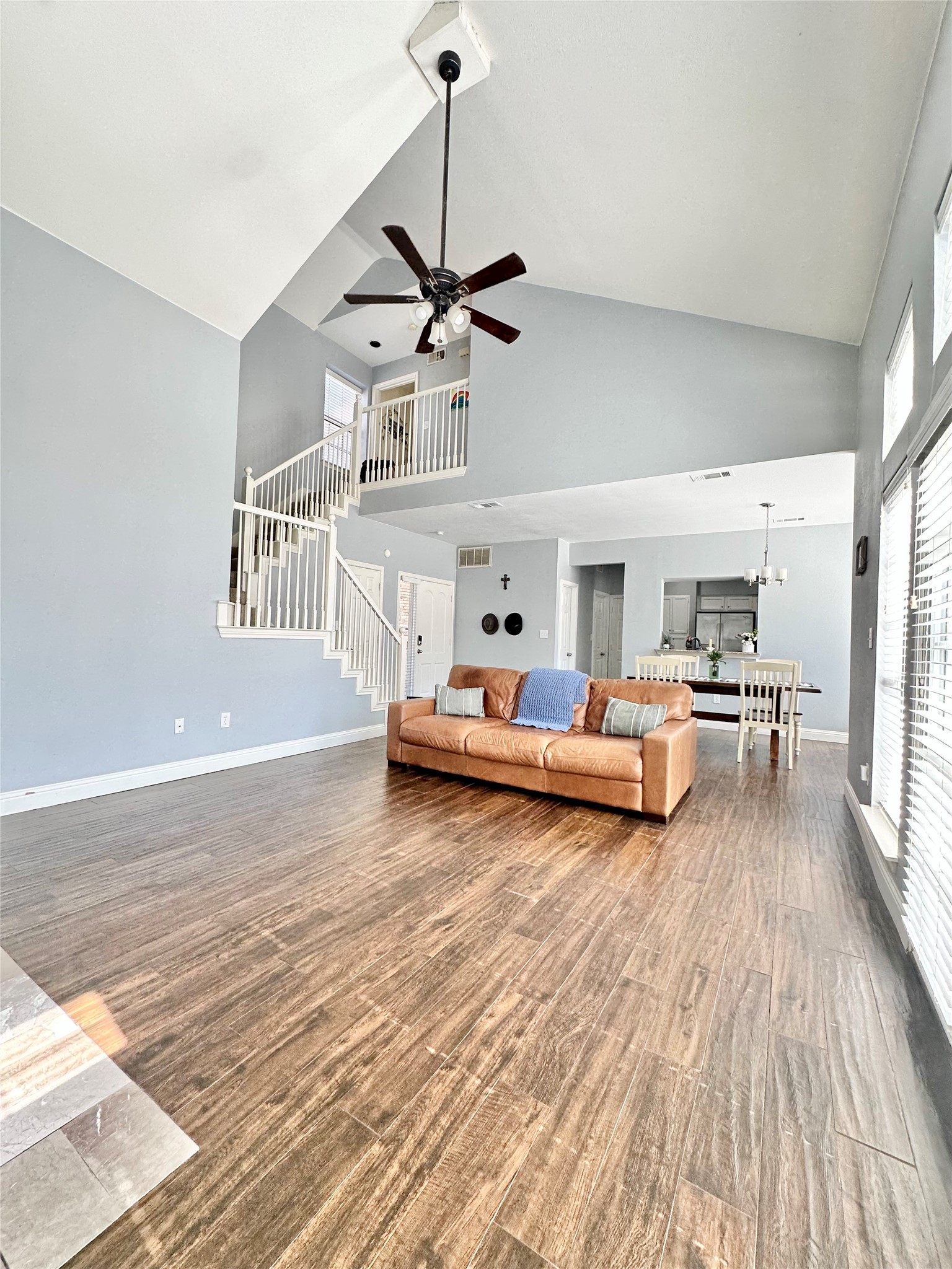 213 Cimarron Trail Irving TX 75063