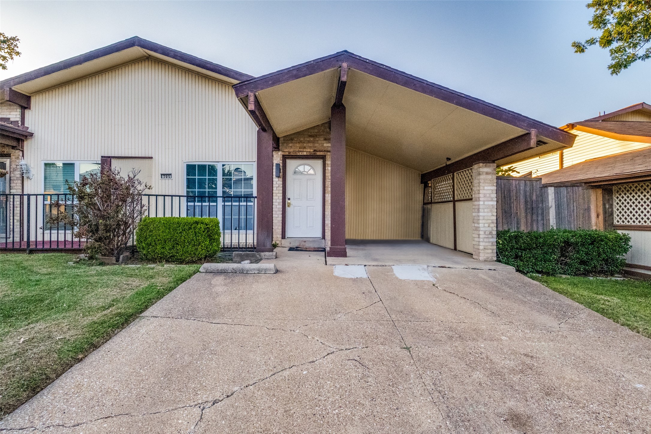 705 Valiant Circle Garland TX 75043