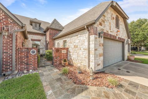 1011 W Avalon Court Granbury TX 76048