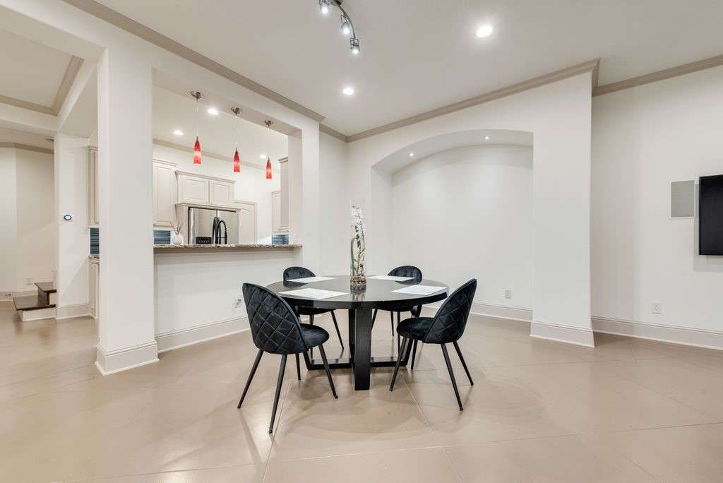 5113 Vandelia Street Dallas TX 75235