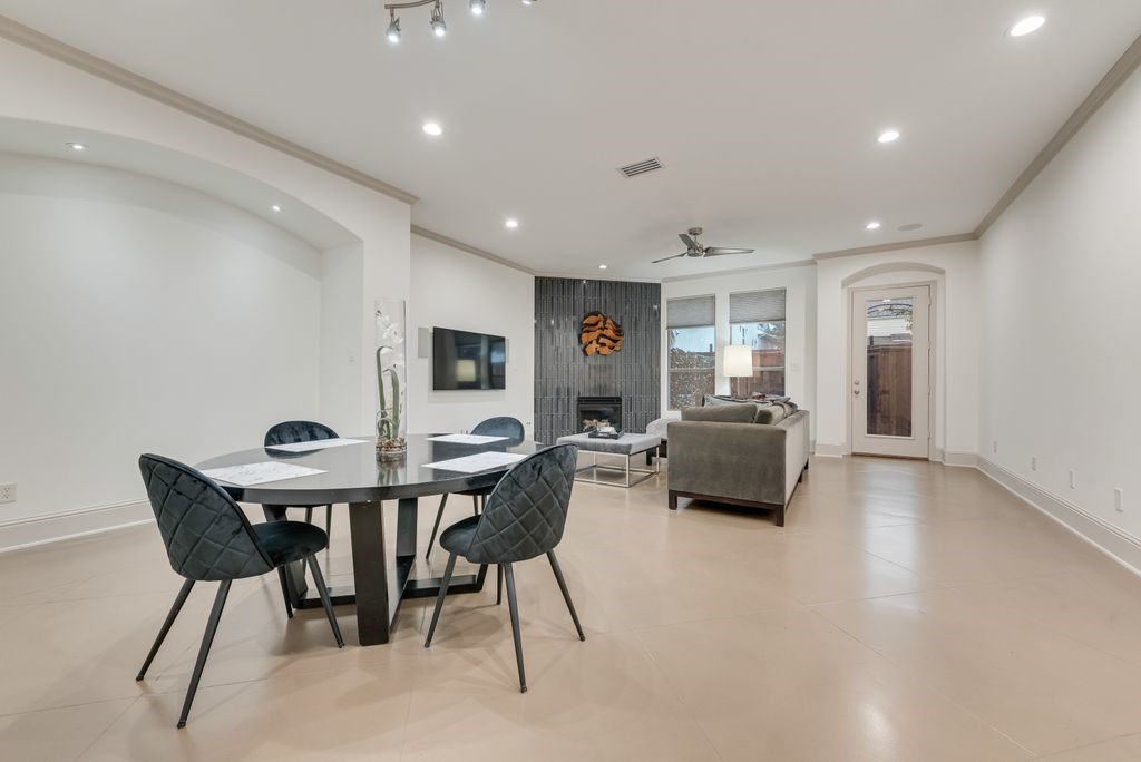 5113 Vandelia Street Dallas TX 75235