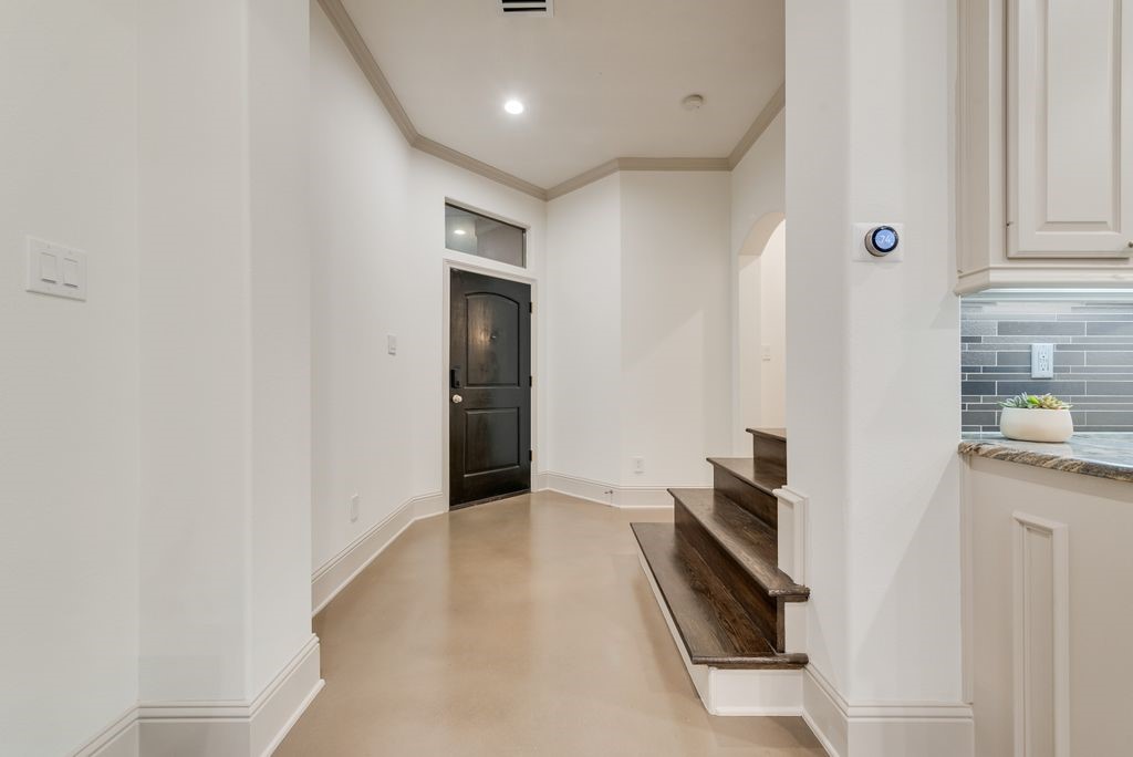 5113 Vandelia Street Dallas TX 75235