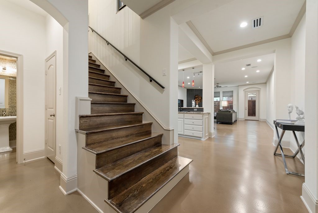 5113 Vandelia Street Dallas TX 75235