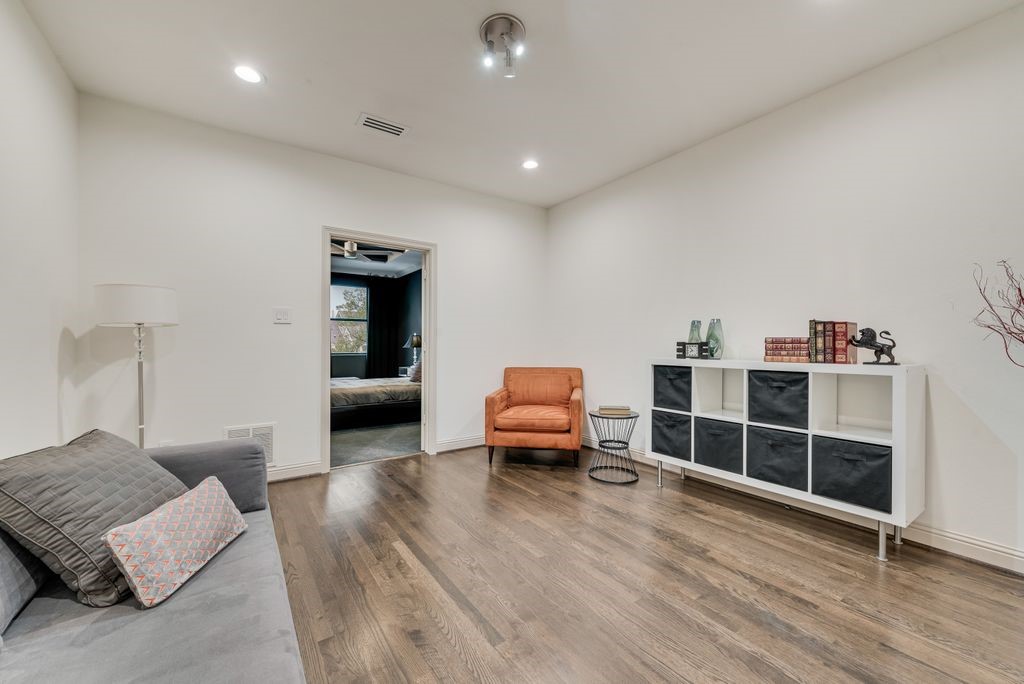 5113 Vandelia Street Dallas TX 75235