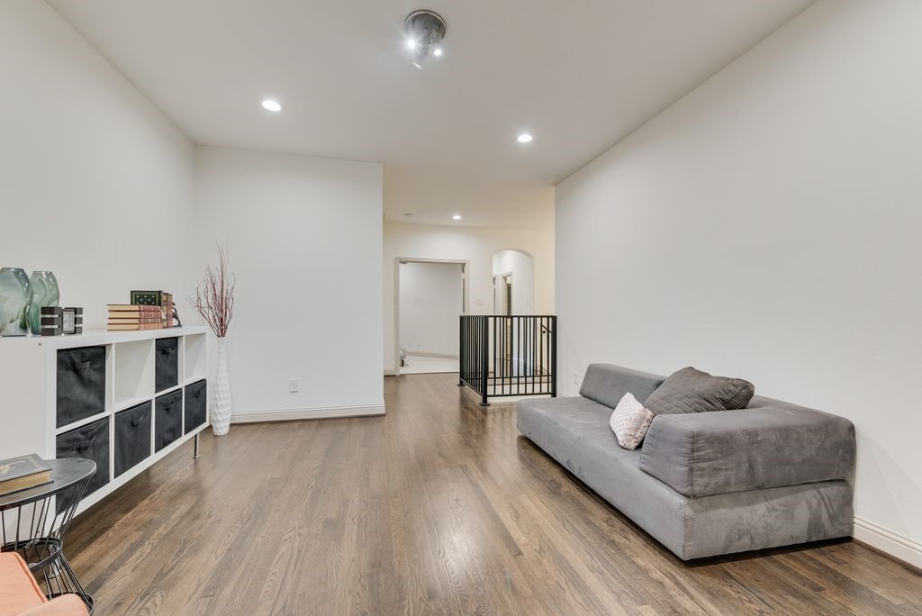 5113 Vandelia Street Dallas TX 75235